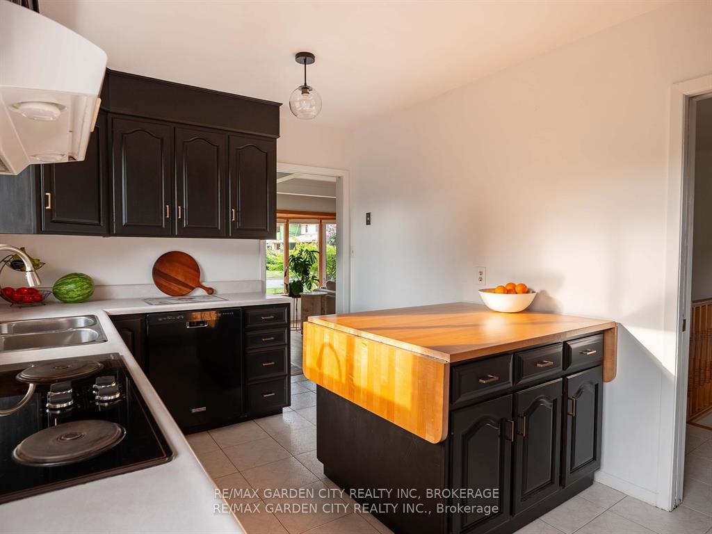 Photo 9 of 15 Rosemount Avenue, St. Catharines, Vine/Linwell — HOMEH