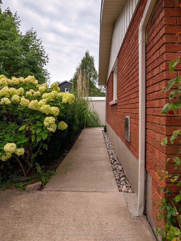 Photo 29 of 15 Rosemount Avenue, St. Catharines, Vine/Linwell — HOMEH
