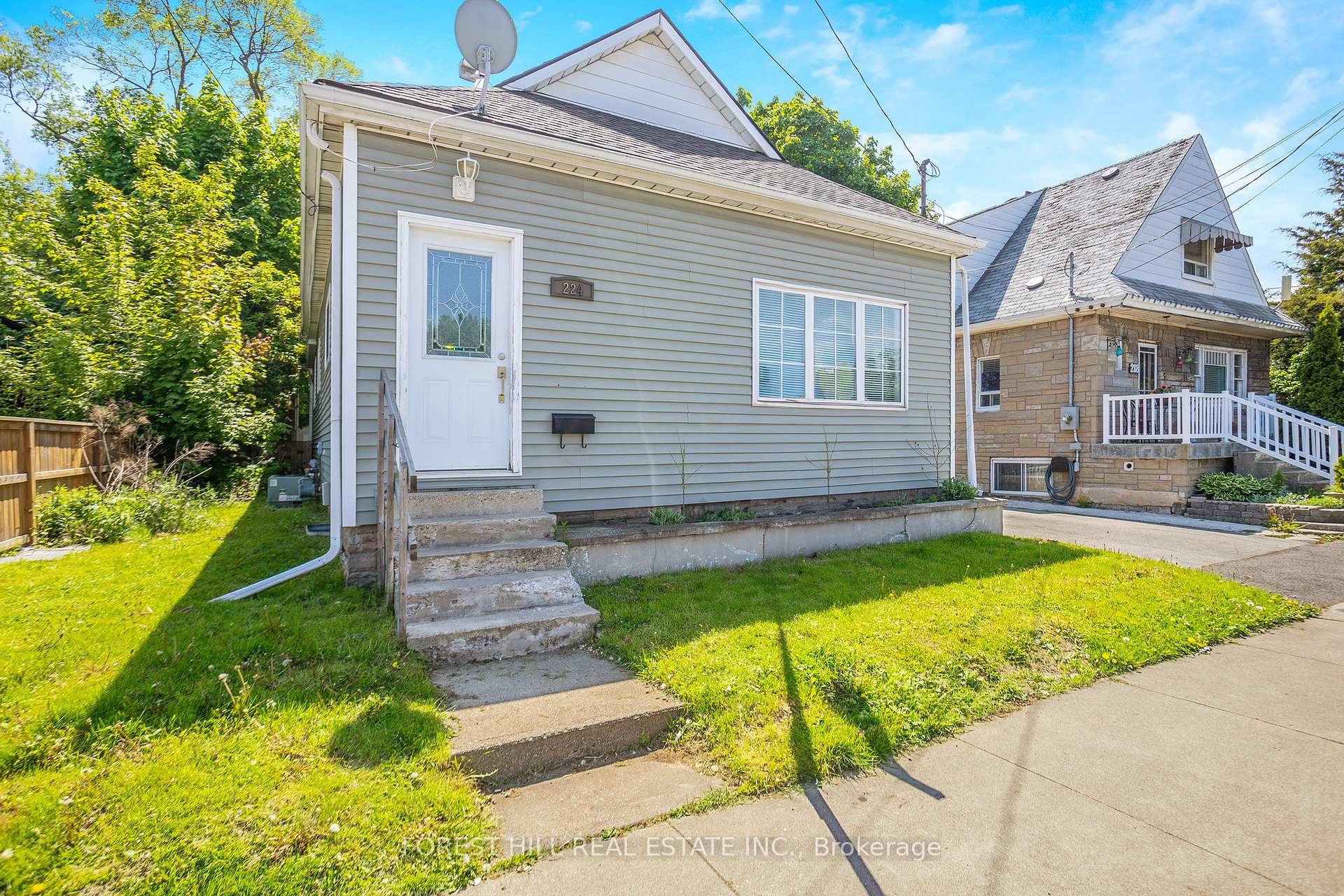 Photo 1 of 224 Brucedale Avenue E, Hamilton, Centremount — HOMEH