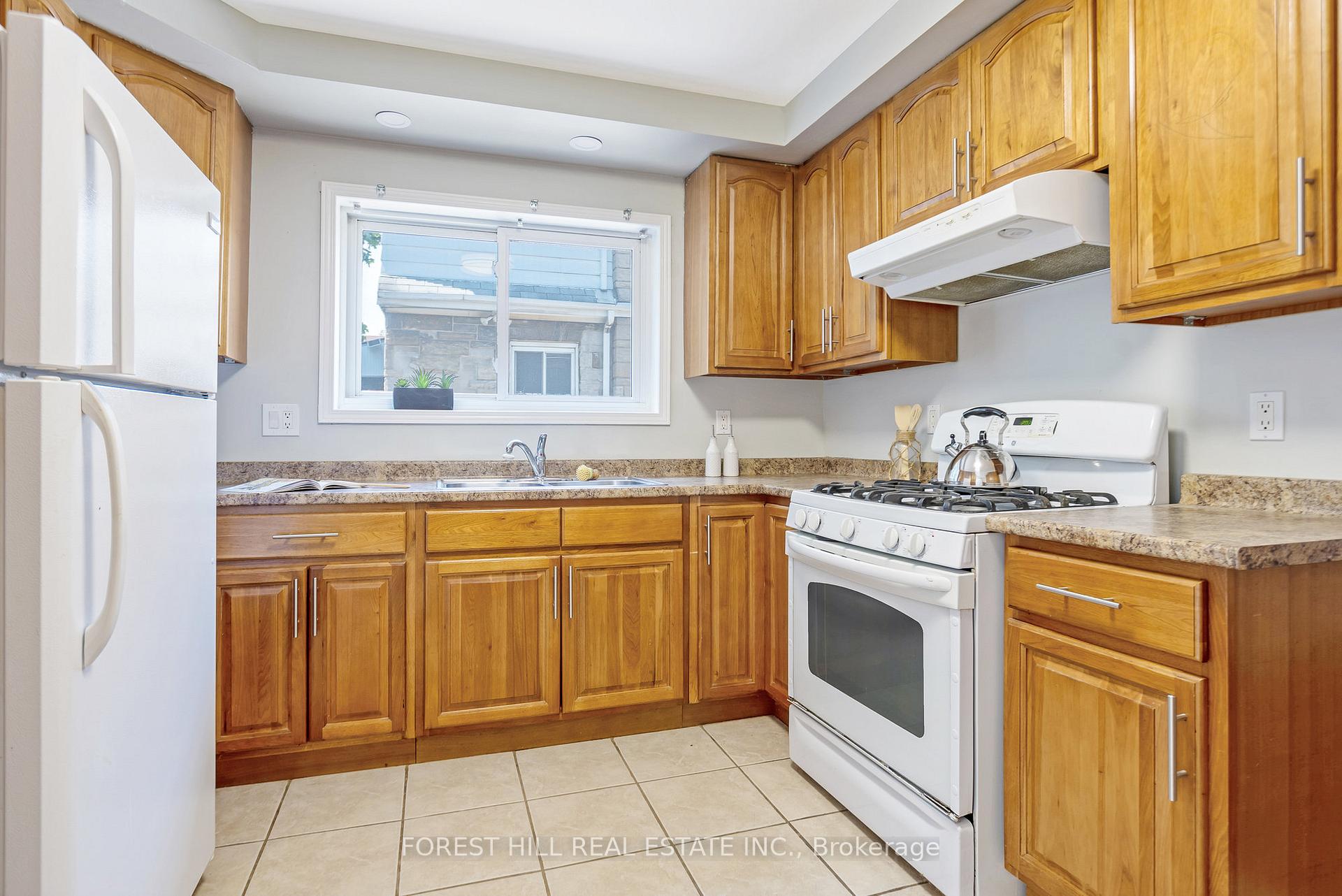 Photo 9 of 224 Brucedale Avenue E, Hamilton, Centremount — HOMEH