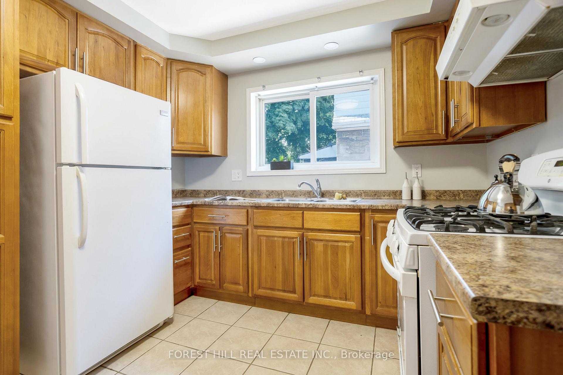Photo 10 of 224 Brucedale Avenue E, Hamilton, Centremount — HOMEH