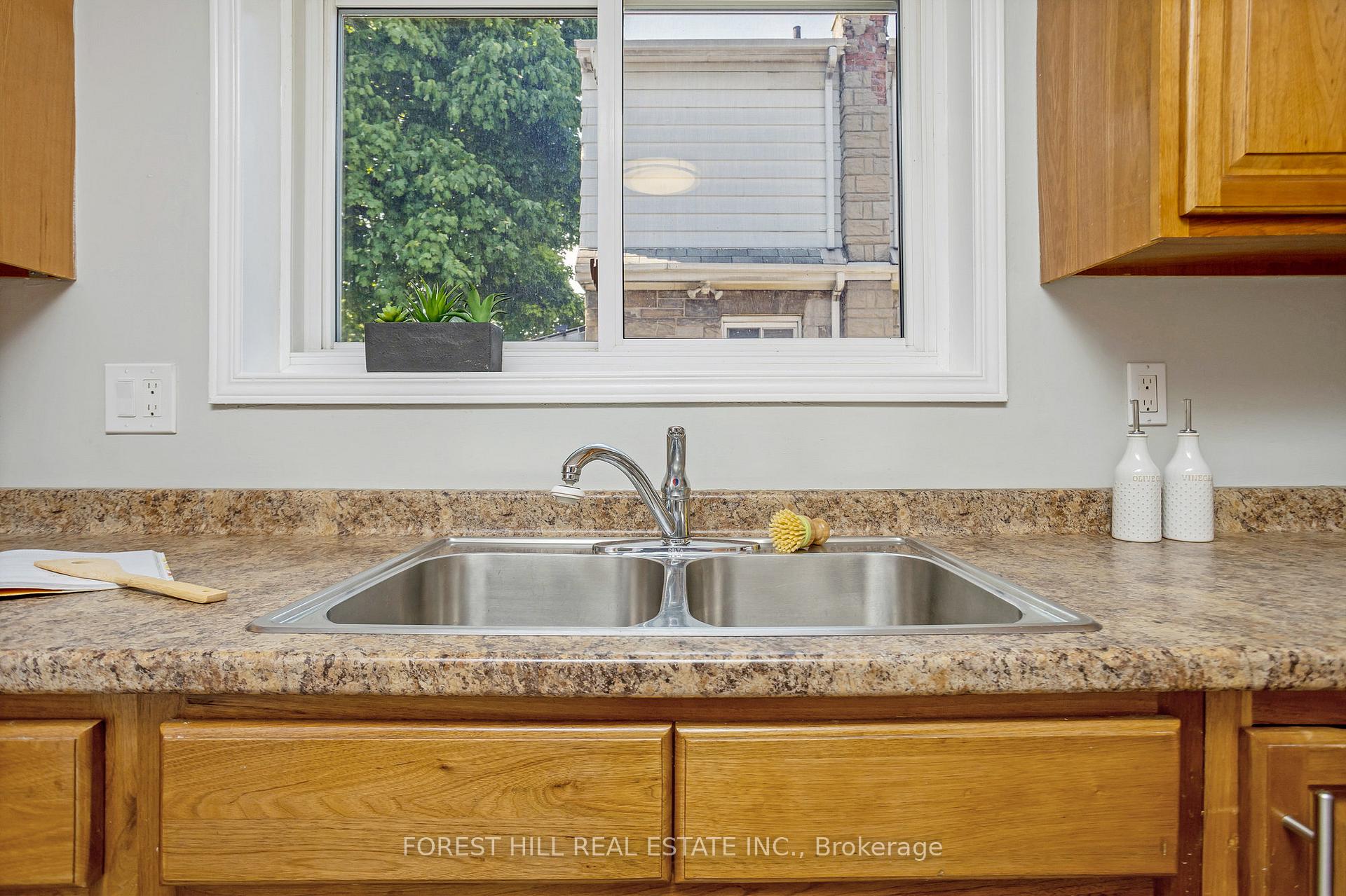 Photo 12 of 224 Brucedale Avenue E, Hamilton, Centremount — HOMEH