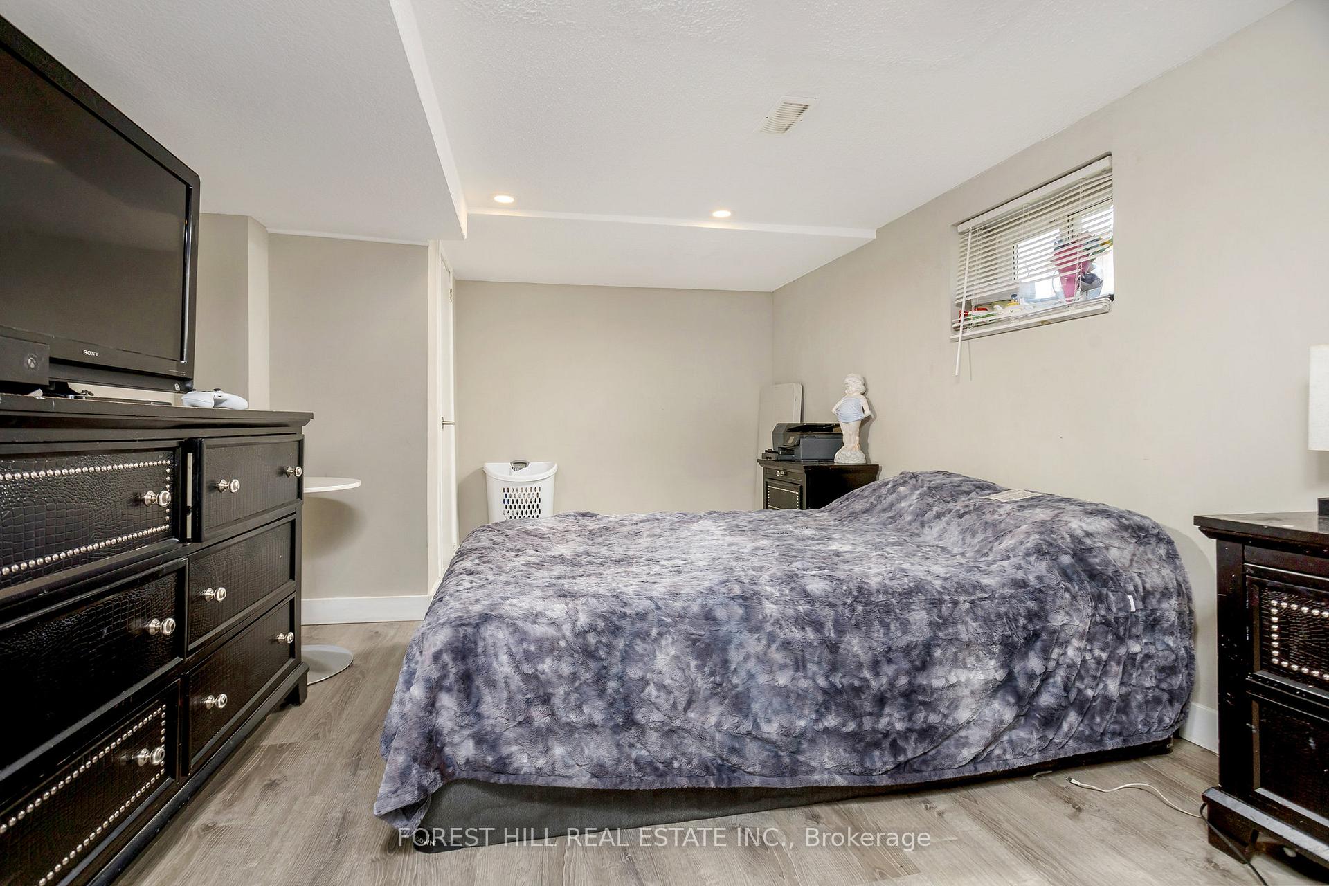 Photo 21 of 224 Brucedale Avenue E, Hamilton, Centremount — HOMEH