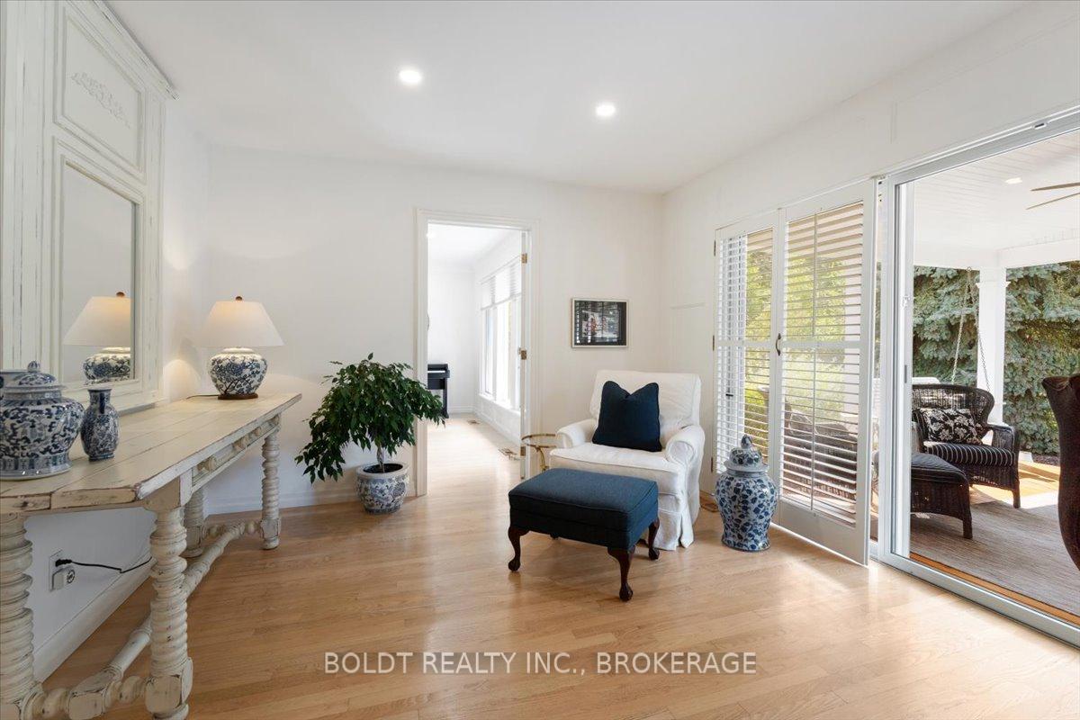 Photo 11 of 25 Royal York Road, St. Catharines, Lakeshore — HOMEH