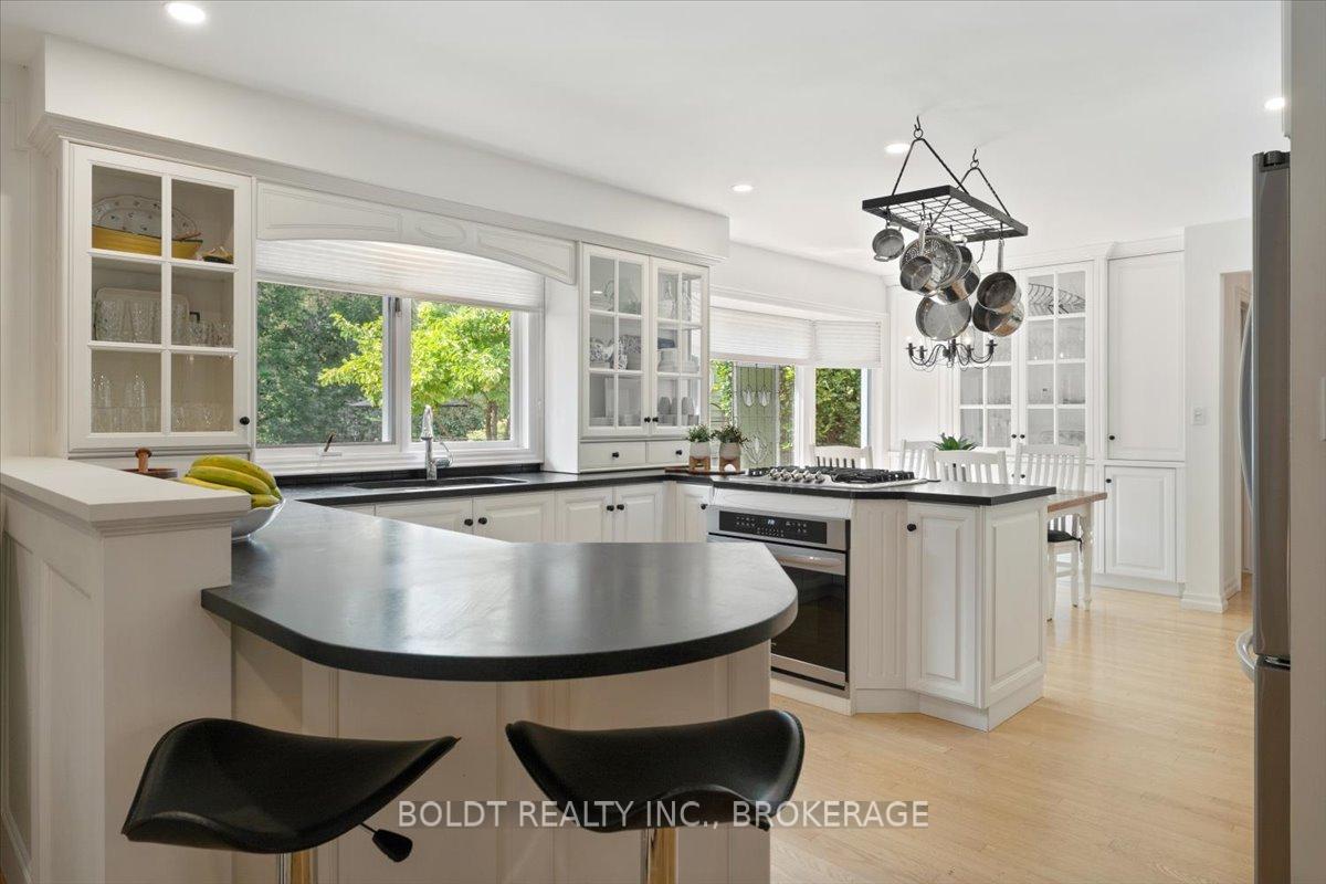 Photo 12 of 25 Royal York Road, St. Catharines, Lakeshore — HOMEH