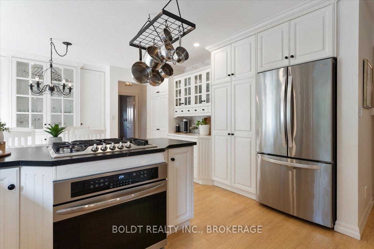 Photo 14 of 25 Royal York Road, St. Catharines, Lakeshore — HOMEH
