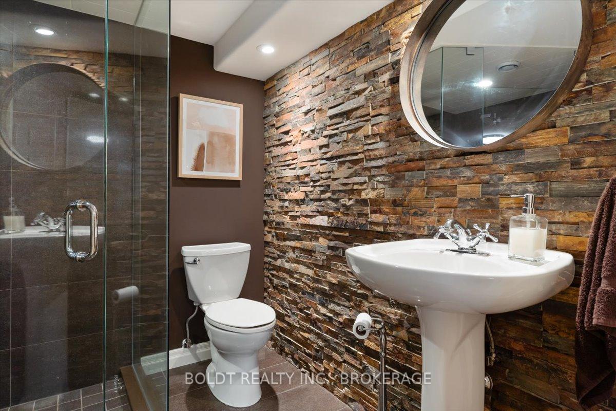 Photo 33 of 25 Royal York Road, St. Catharines, Lakeshore — HOMEH