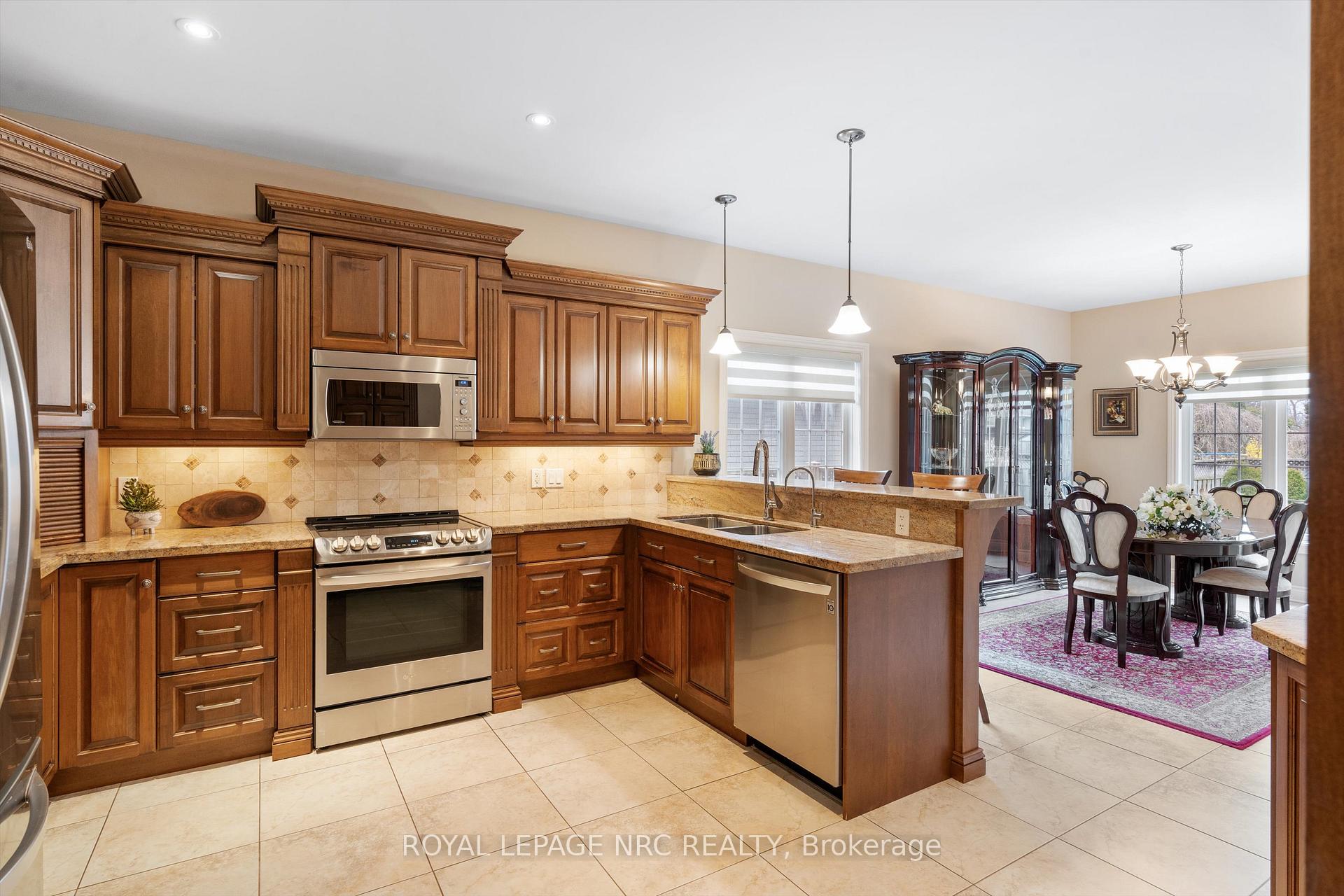 Photo 13 of 25 Kenworth Drive, St. Catharines, Carlton/Bunting — HOMEH