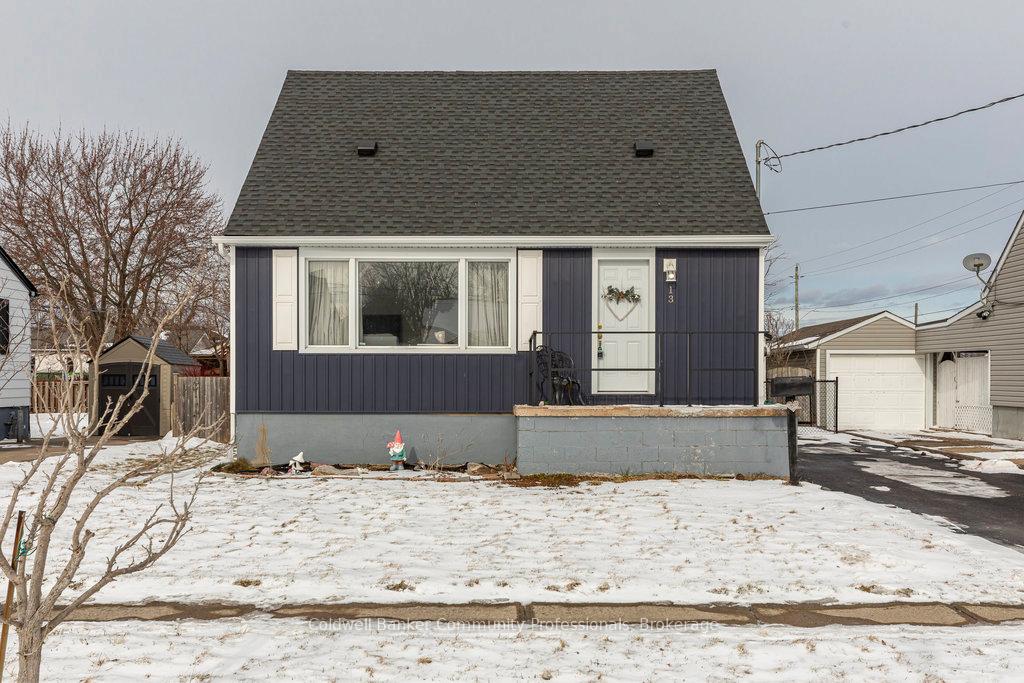 Photo 2 of 13 Admiral Road, St. Catharines, Secord Woods — HOMEH