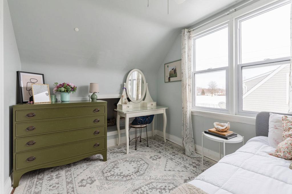 Photo 36 of 13 Admiral Road, St. Catharines, Secord Woods — HOMEH