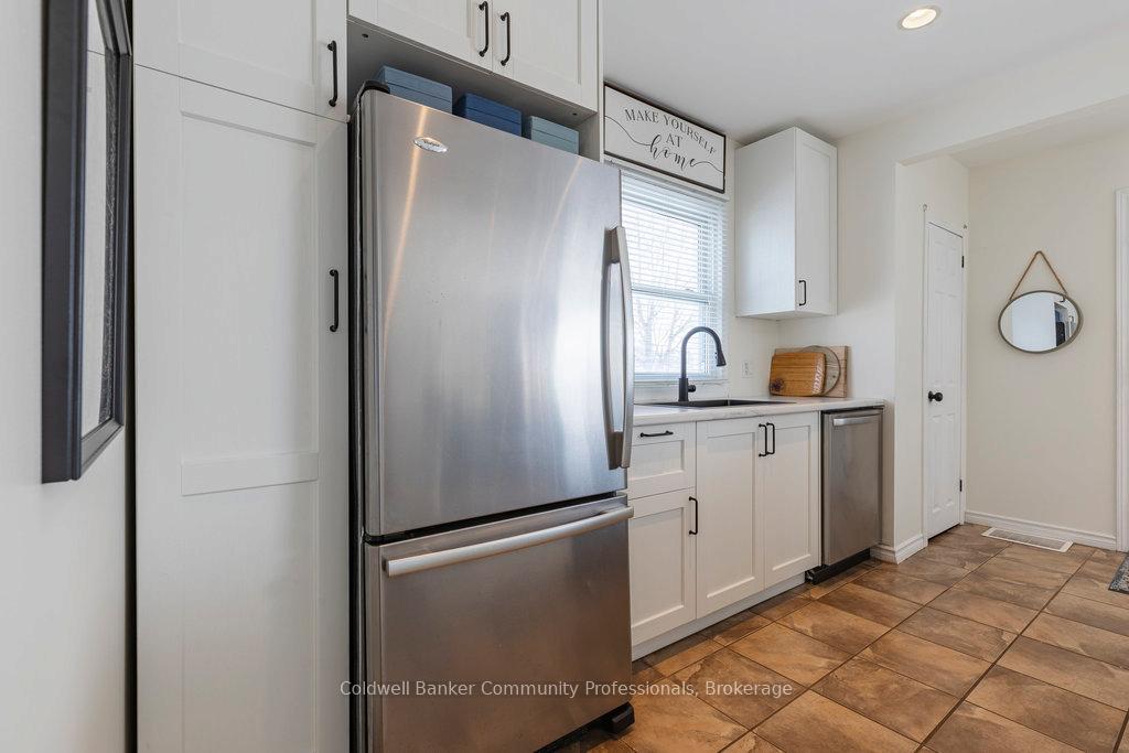 Photo 9 of 13 Admiral Road, St. Catharines, Secord Woods — HOMEH