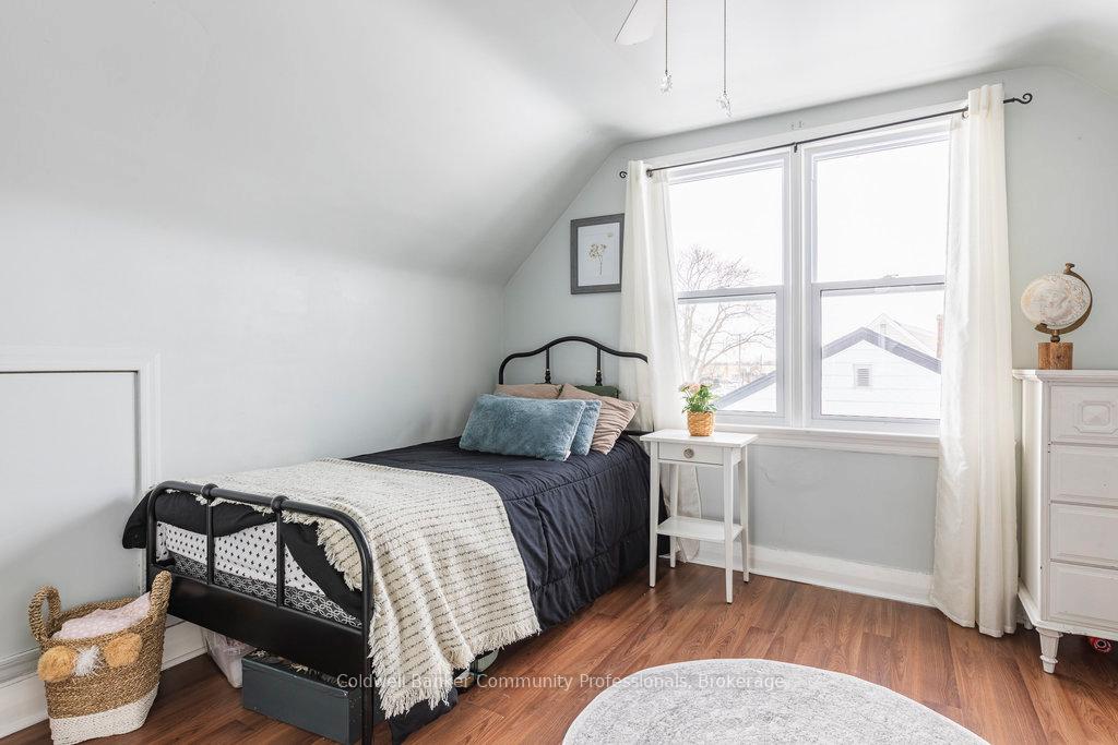 Photo 21 of 13 Admiral Road, St. Catharines, Secord Woods — HOMEH