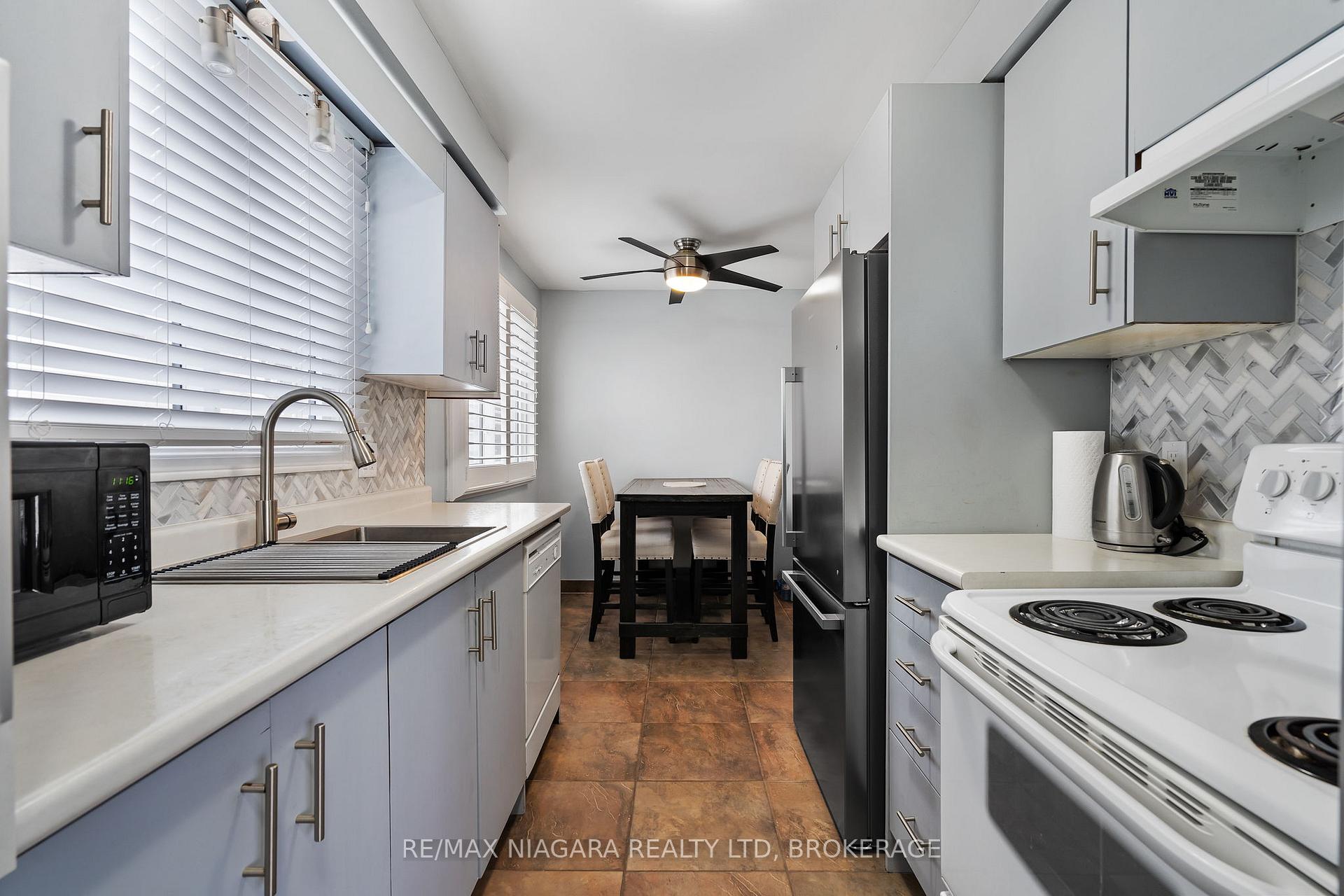 Photo 6 of 21 Dundee Drive, St. Catharines, Secord Woods — HOMEH