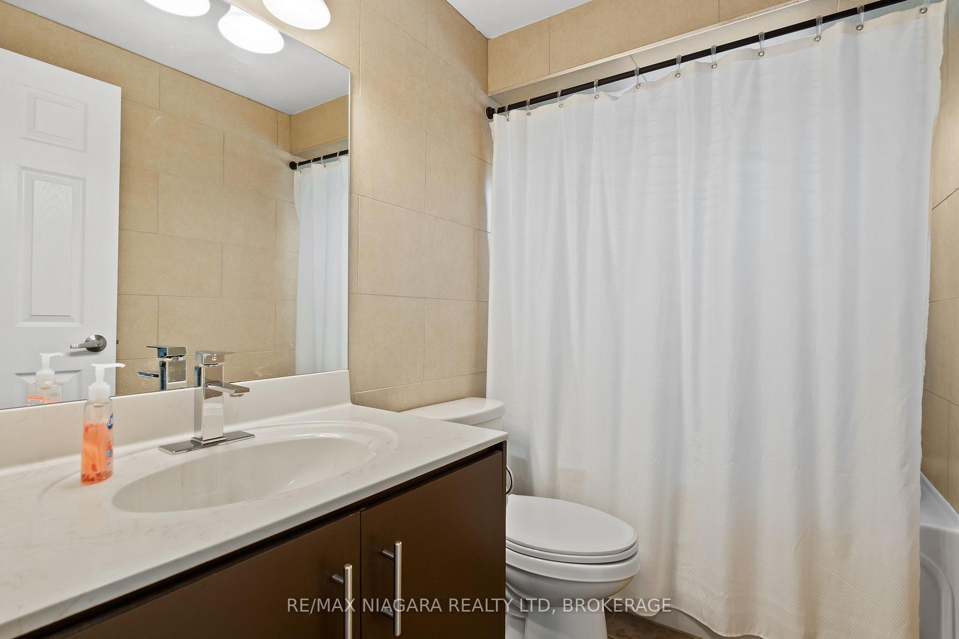 Photo 14 of 21 Dundee Drive, St. Catharines, Secord Woods — HOMEH