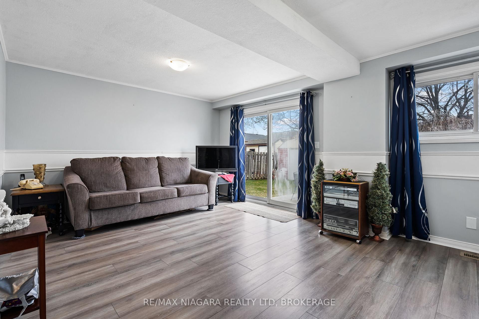 Photo 15 of 21 Dundee Drive, St. Catharines, Secord Woods — HOMEH