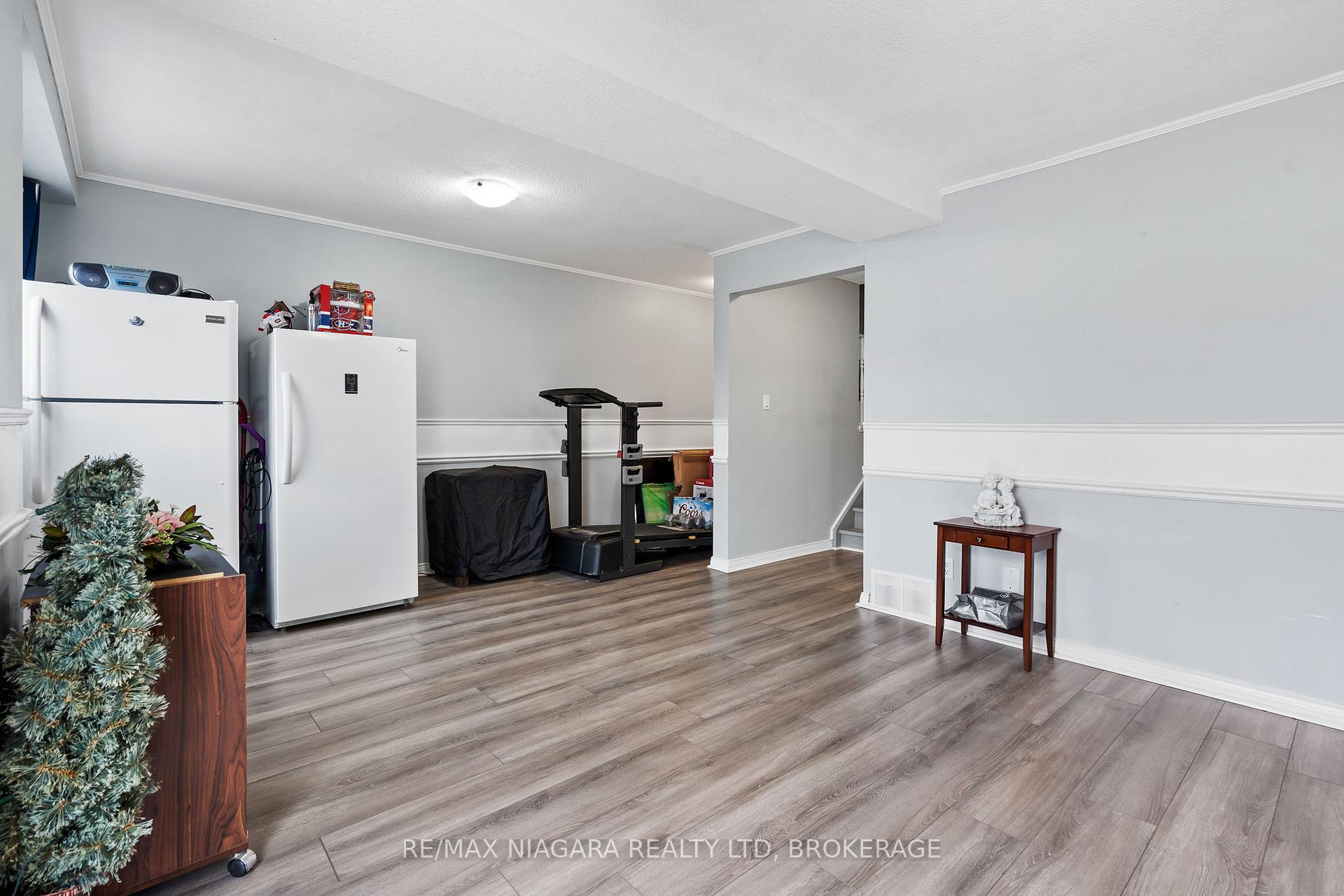 Photo 17 of 21 Dundee Drive, St. Catharines, Secord Woods — HOMEH