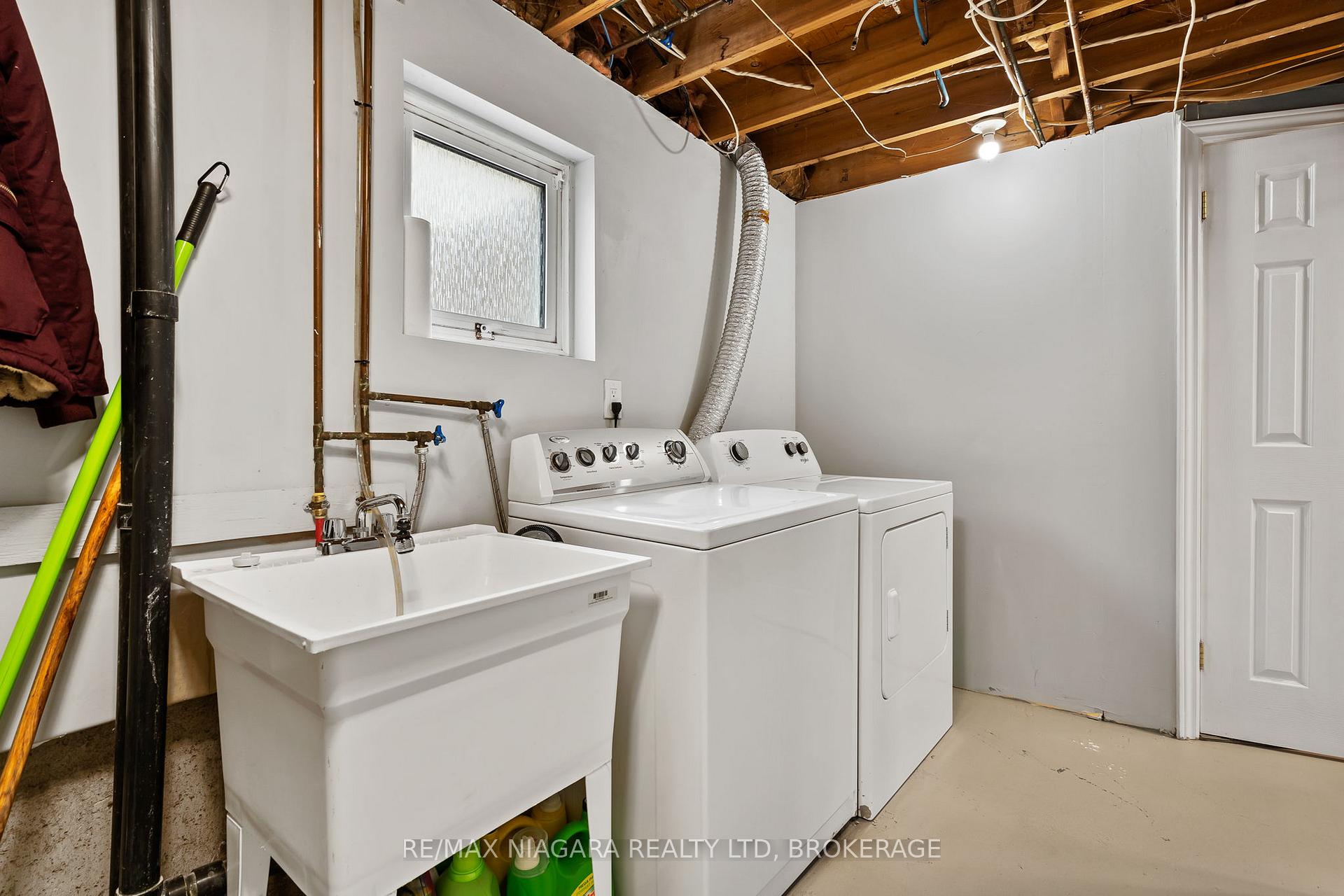 Photo 19 of 21 Dundee Drive, St. Catharines, Secord Woods — HOMEH