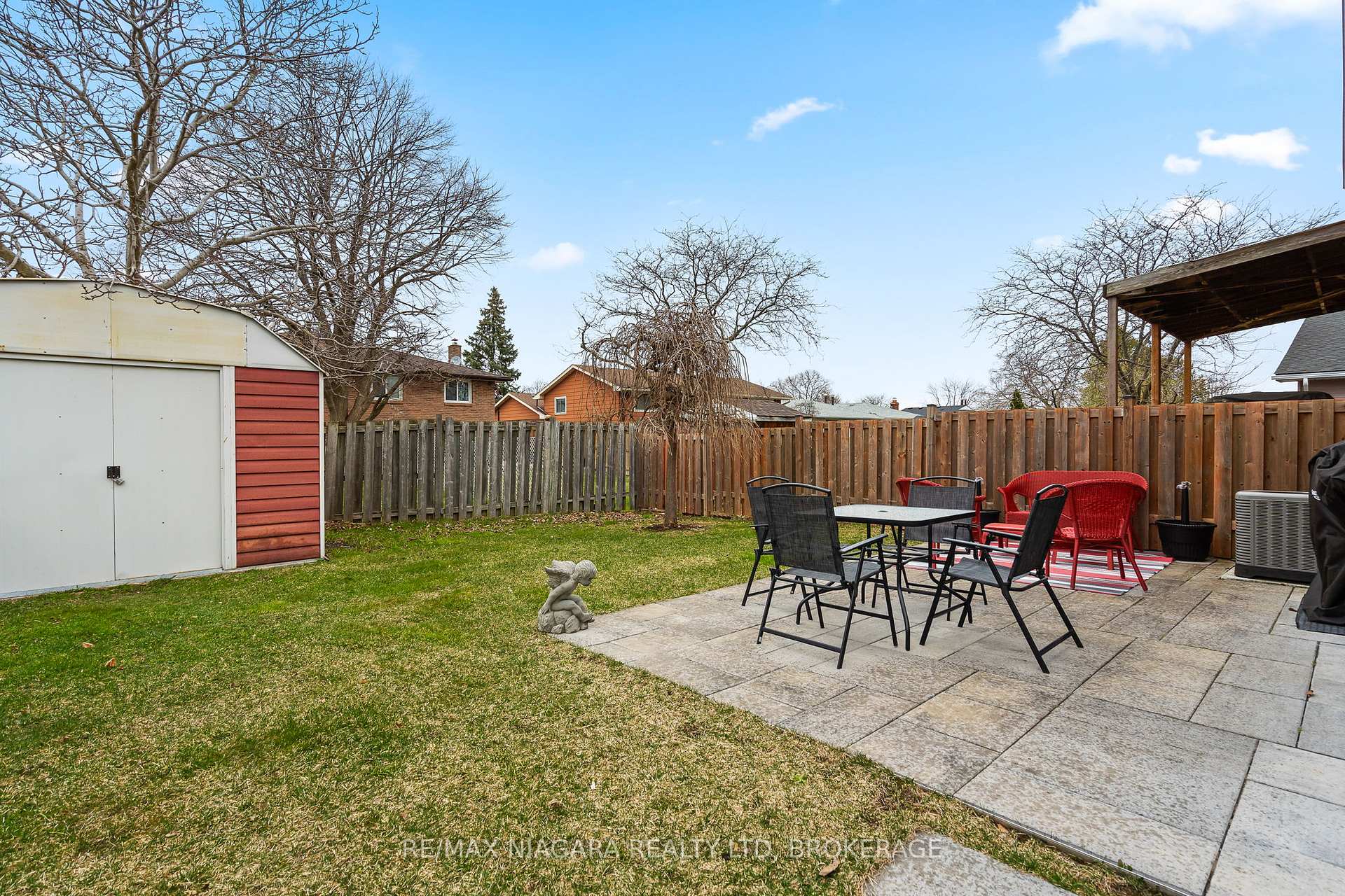 Photo 20 of 21 Dundee Drive, St. Catharines, Secord Woods — HOMEH