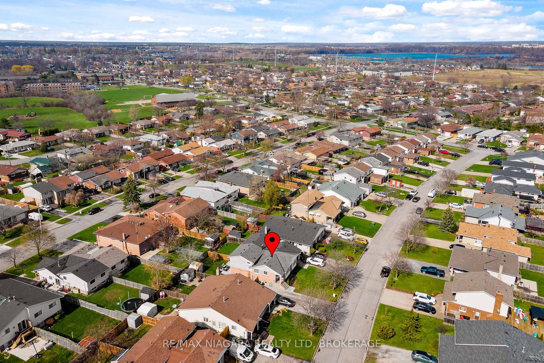Photo 25 of 21 Dundee Drive, St. Catharines, Secord Woods — HOMEH