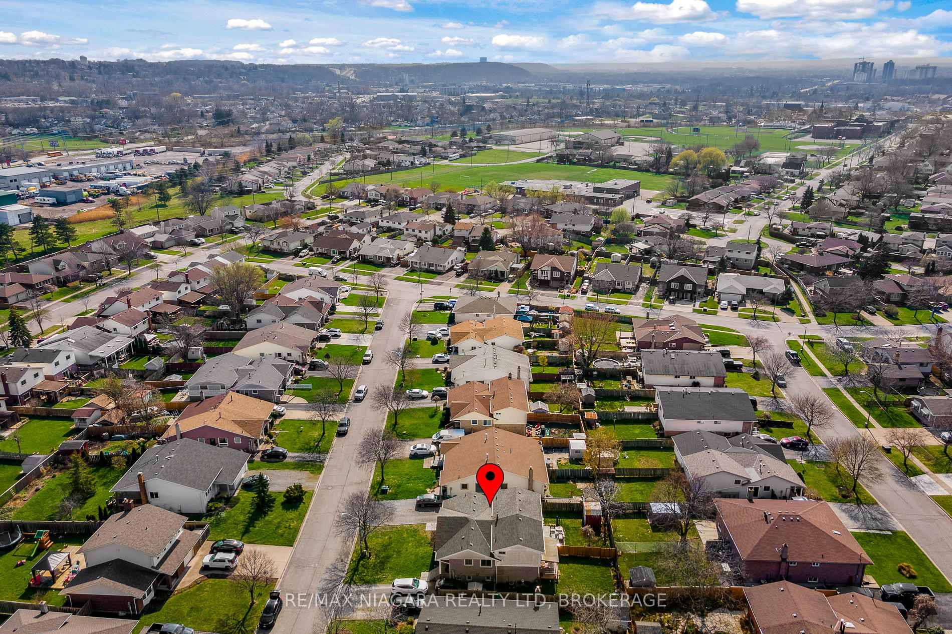 Photo 26 of 21 Dundee Drive, St. Catharines, Secord Woods — HOMEH