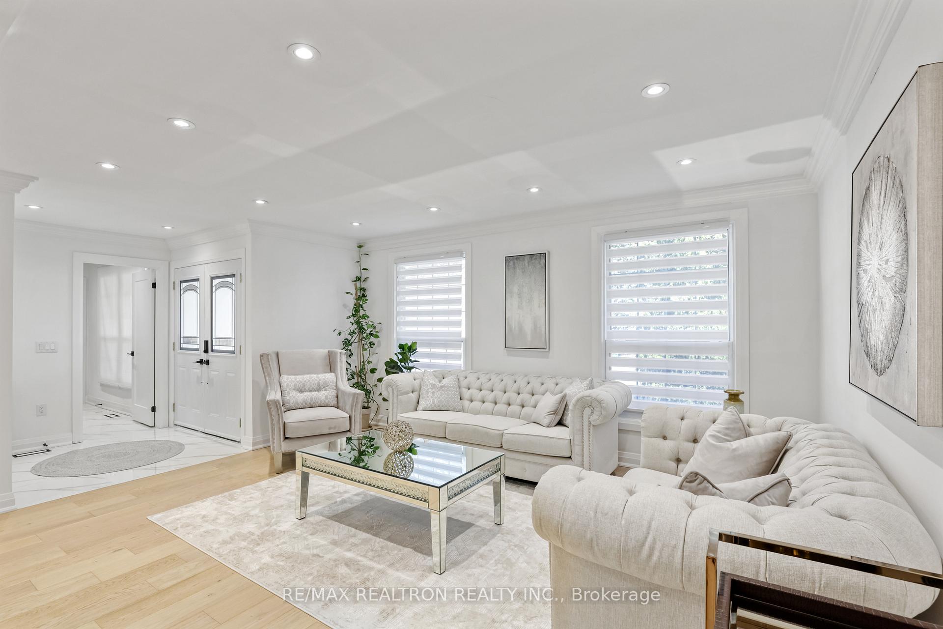Photo 2 of 59 Fairway Drive, Aurora, Aurora Highlands — HOMEH
