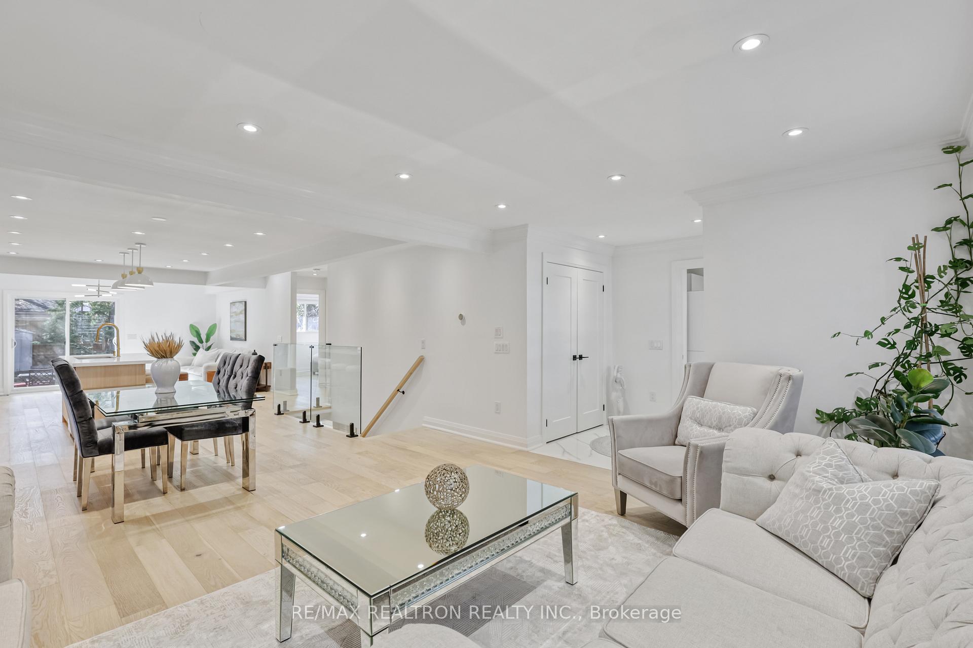 Photo 3 of 59 Fairway Drive, Aurora, Aurora Highlands — HOMEH