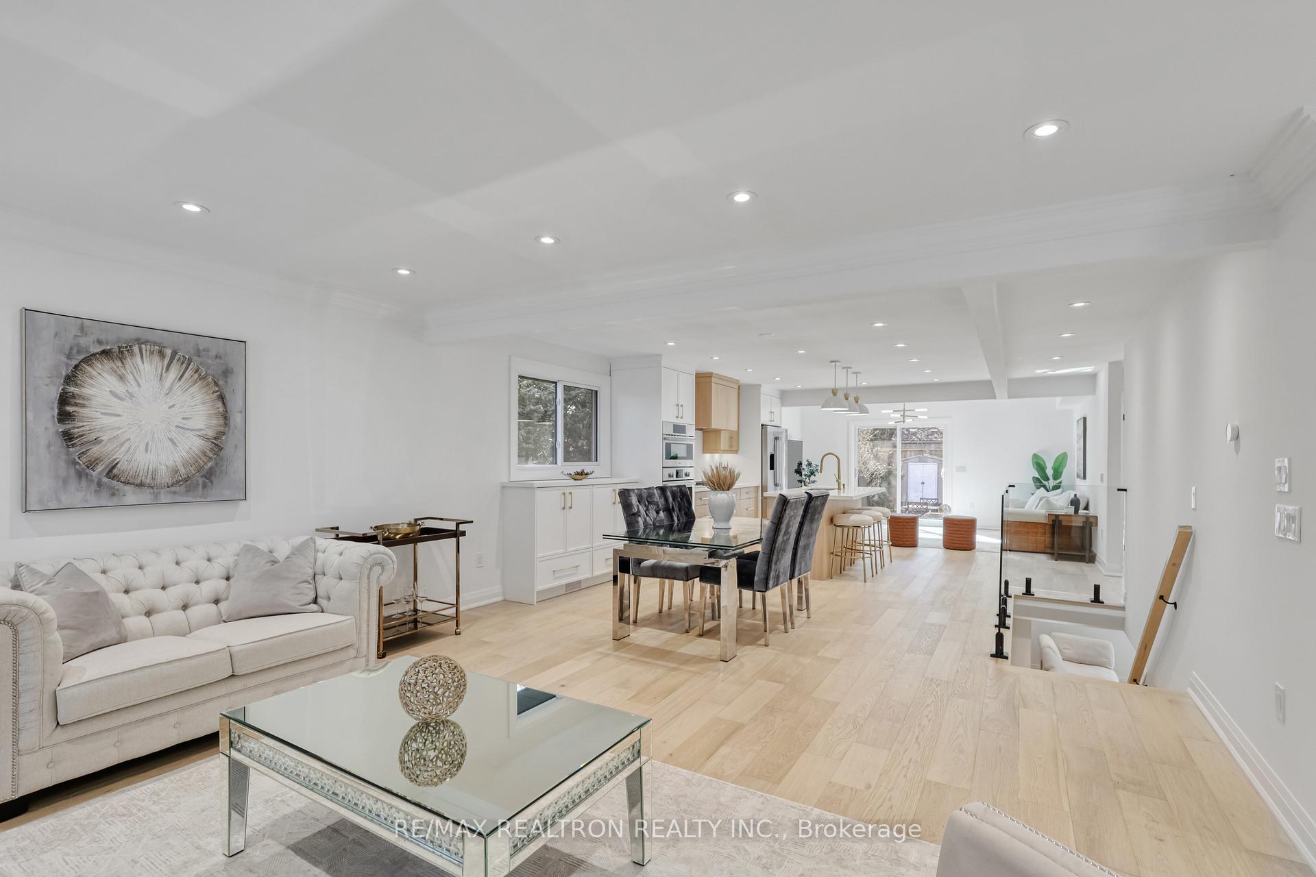 Photo 8 of 59 Fairway Drive, Aurora, Aurora Highlands — HOMEH
