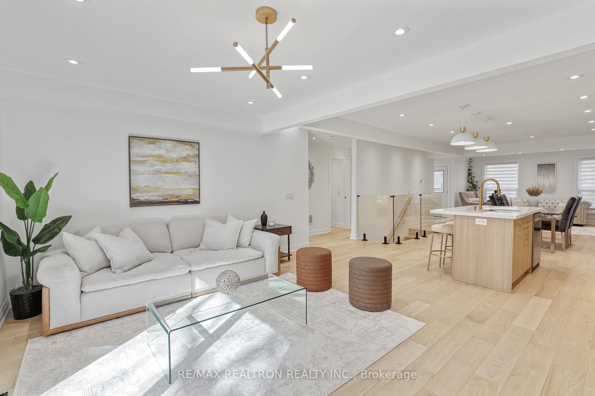 Photo 15 of 59 Fairway Drive, Aurora, Aurora Highlands — HOMEH