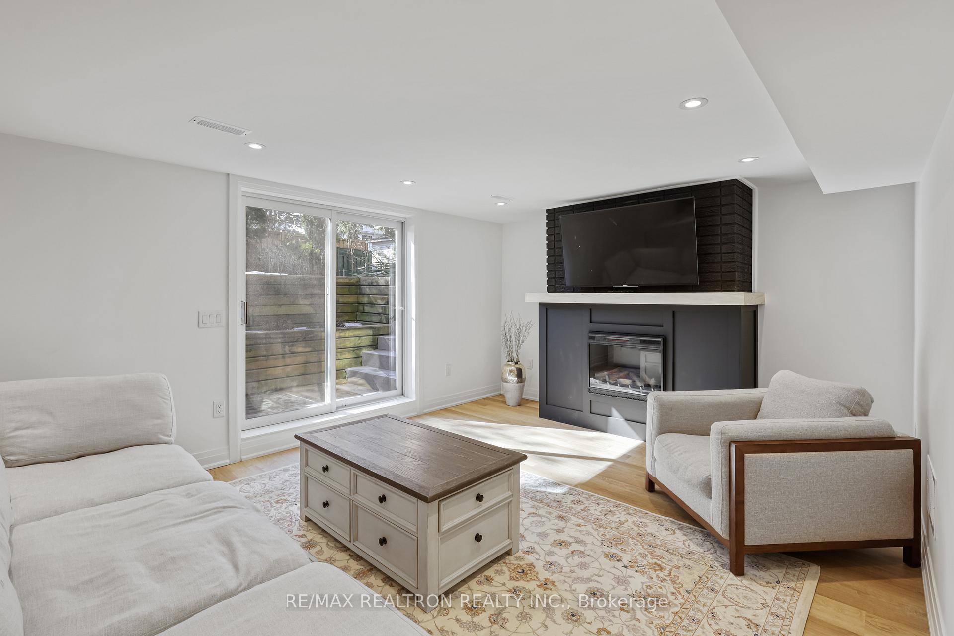 Photo 25 of 59 Fairway Drive, Aurora, Aurora Highlands — HOMEH