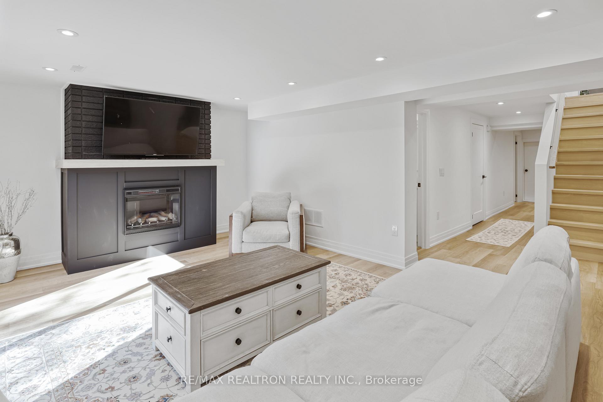 Photo 26 of 59 Fairway Drive, Aurora, Aurora Highlands — HOMEH