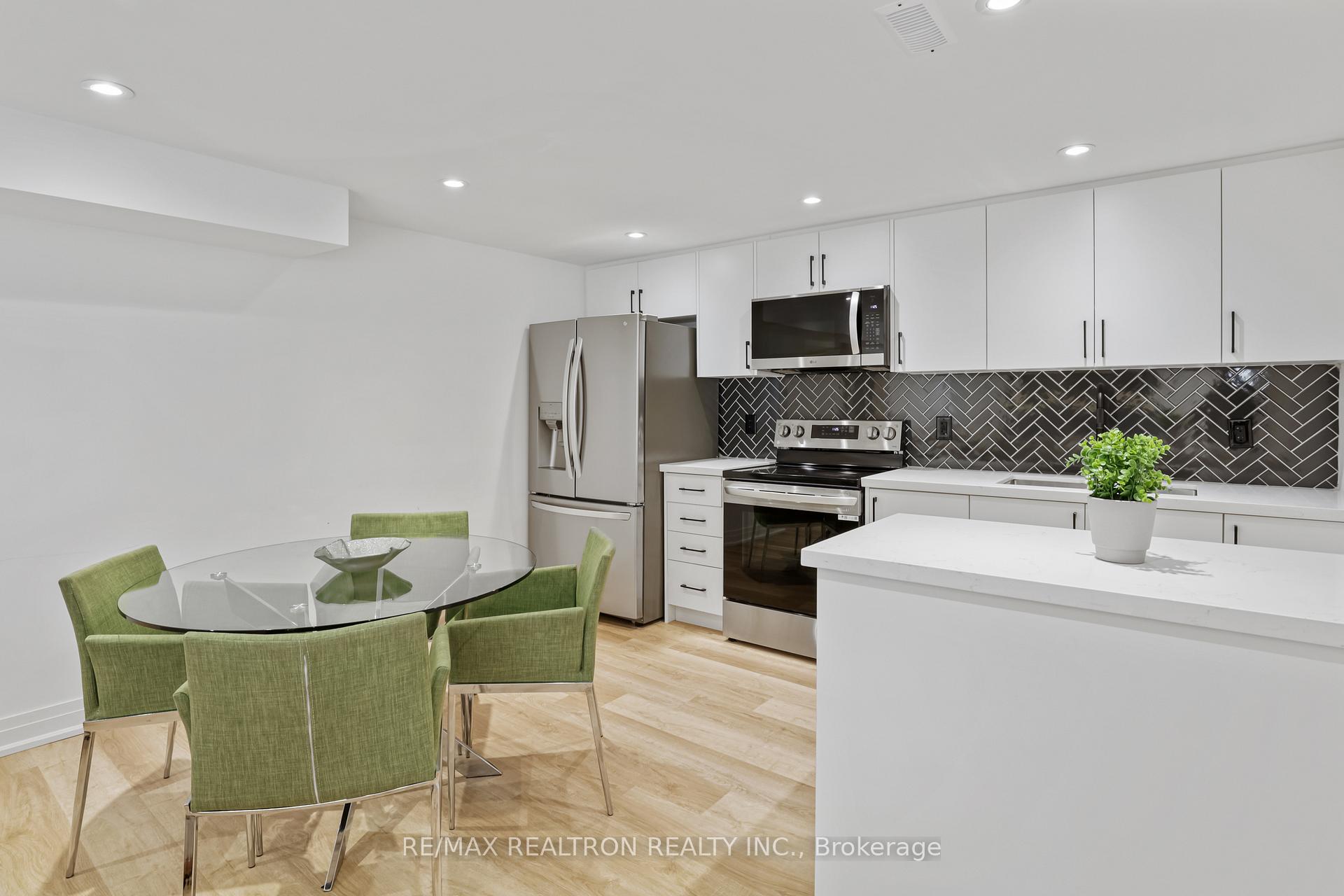 Photo 30 of 59 Fairway Drive, Aurora, Aurora Highlands — HOMEH