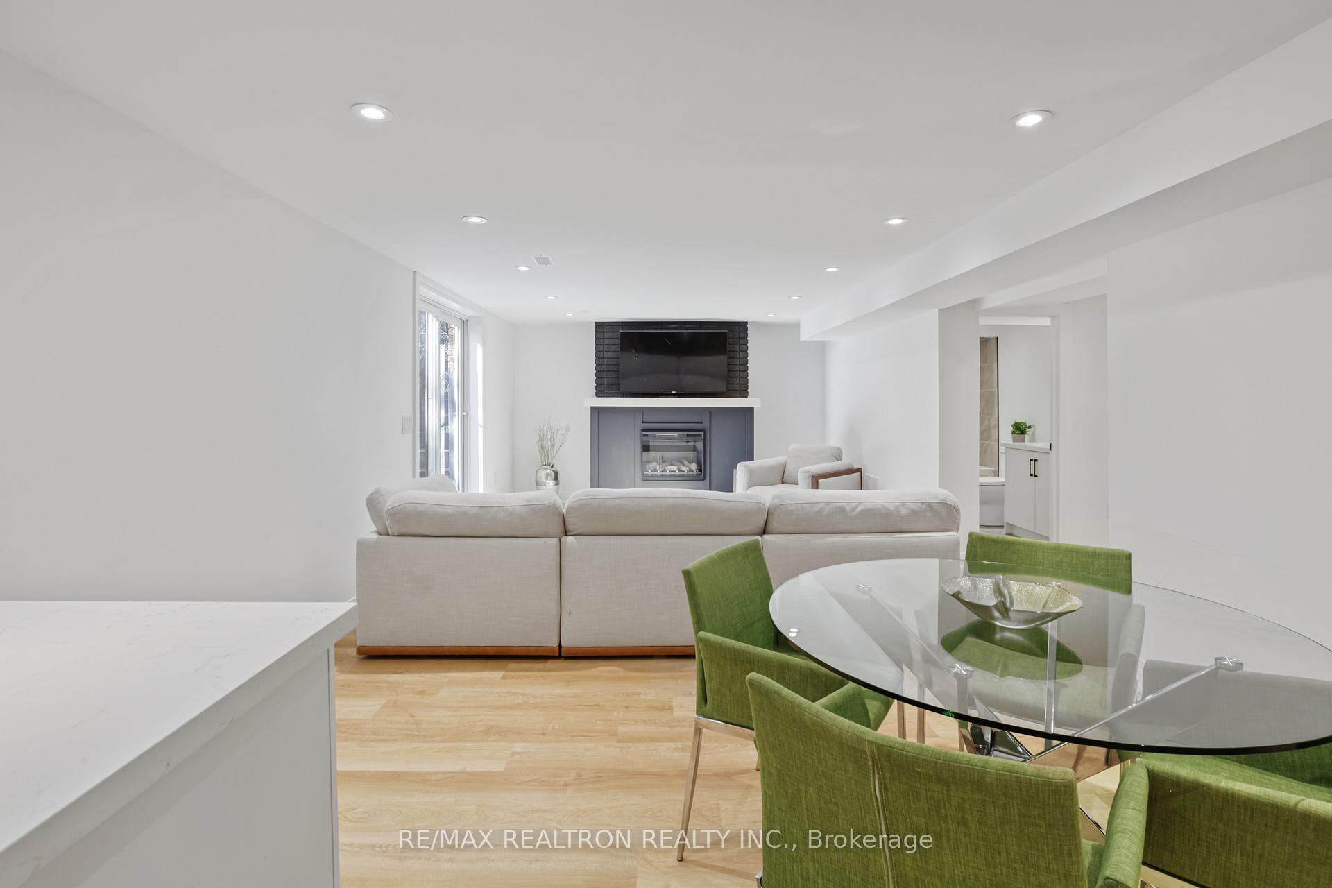 Photo 32 of 59 Fairway Drive, Aurora, Aurora Highlands — HOMEH
