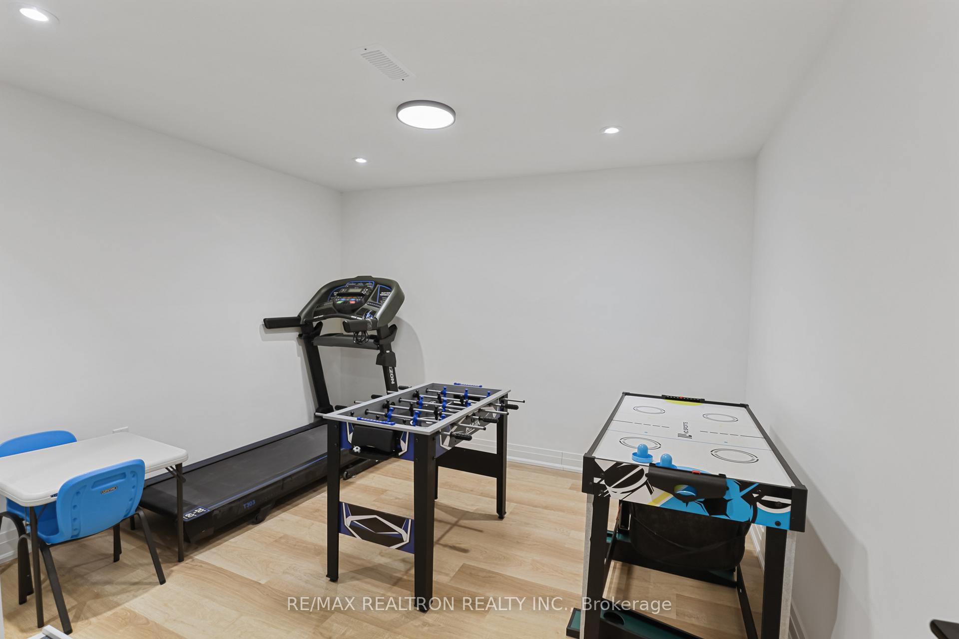 Photo 35 of 59 Fairway Drive, Aurora, Aurora Highlands — HOMEH