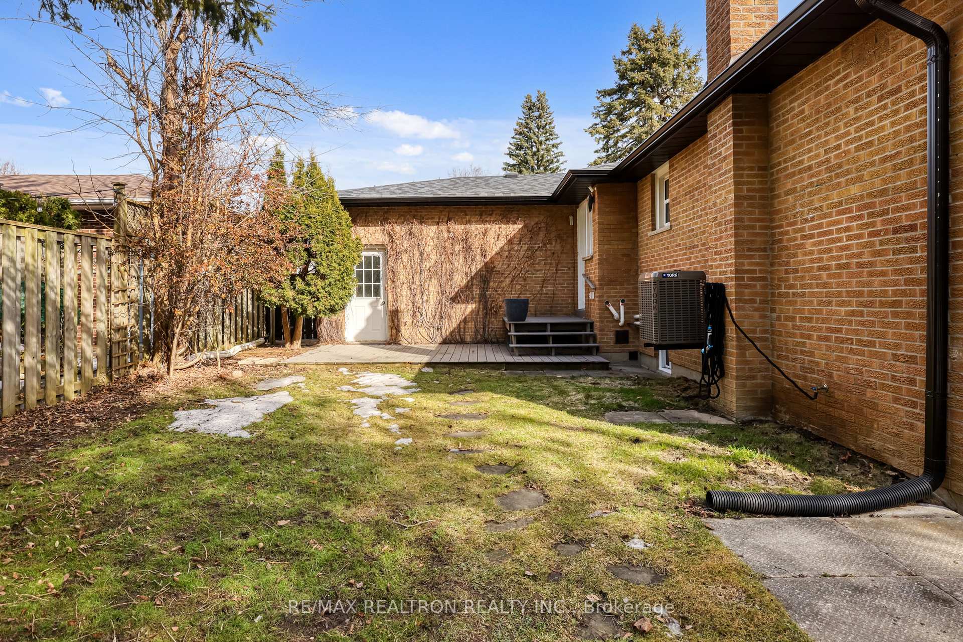 Photo 43 of 59 Fairway Drive, Aurora, Aurora Highlands — HOMEH