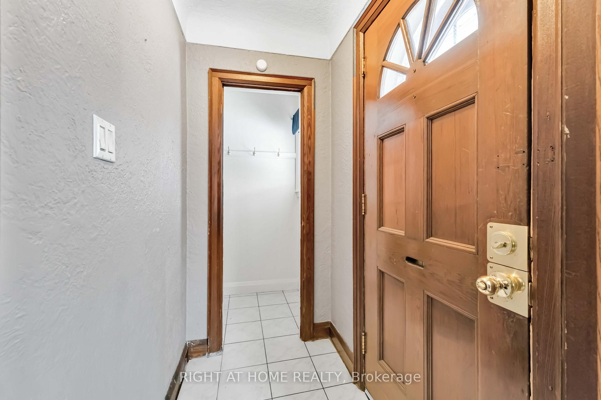 Photo 2 of 14 Huxley Avenue S, Hamilton, Crown Point — HOMEH