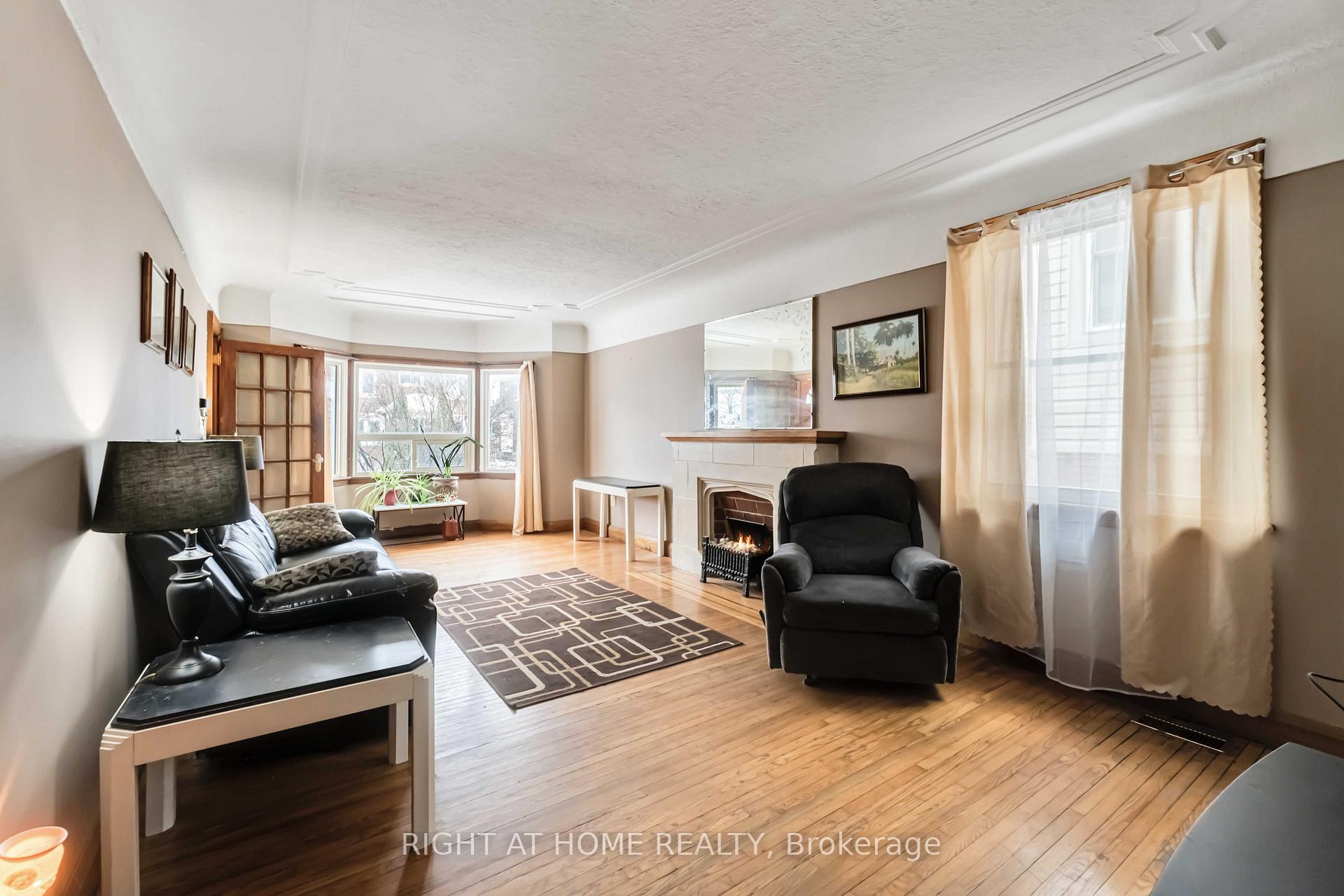 Photo 5 of 14 Huxley Avenue S, Hamilton, Crown Point — HOMEH