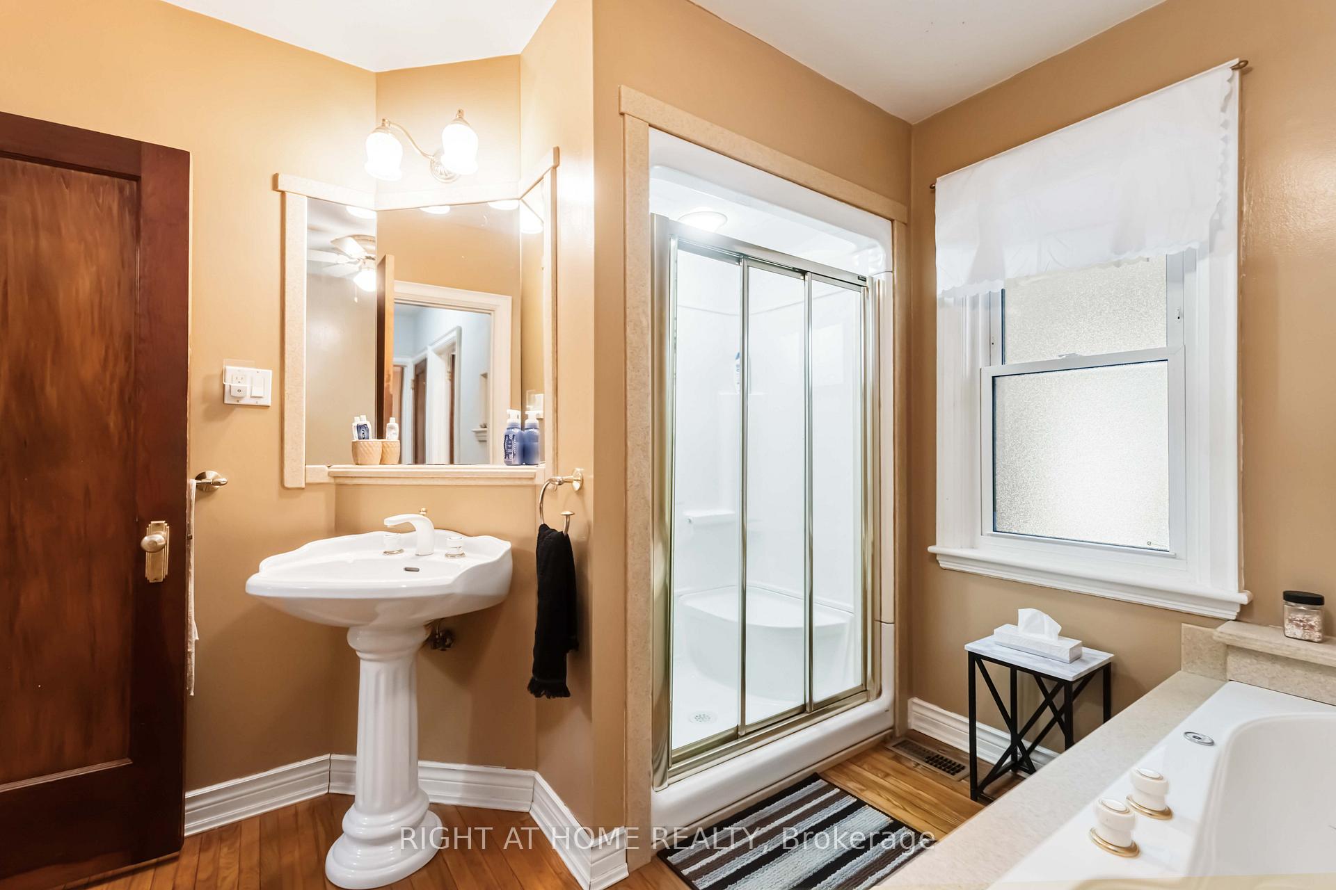 Photo 7 of 14 Huxley Avenue S, Hamilton, Crown Point — HOMEH