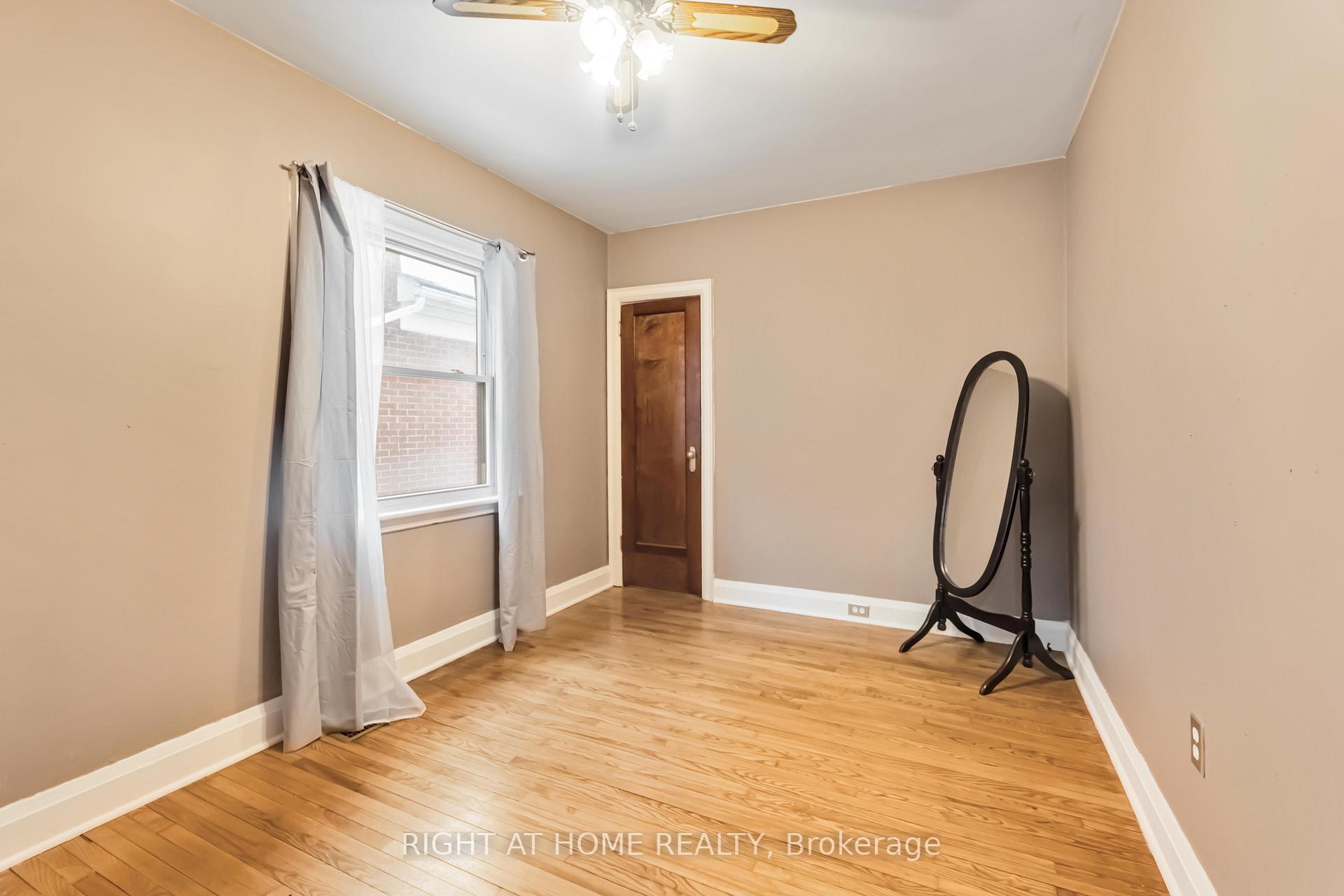 Photo 9 of 14 Huxley Avenue S, Hamilton, Crown Point — HOMEH
