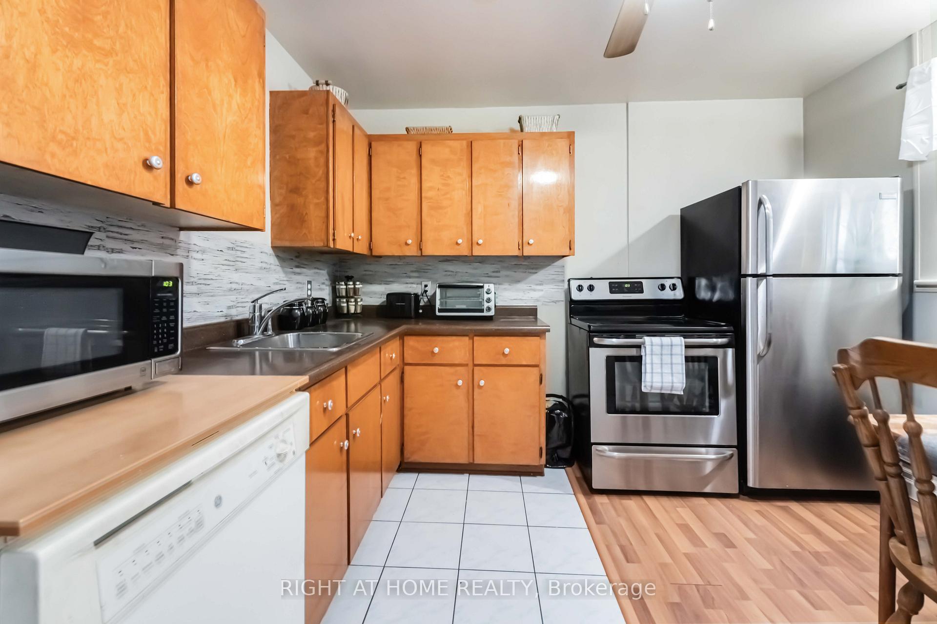 Photo 12 of 14 Huxley Avenue S, Hamilton, Crown Point — HOMEH