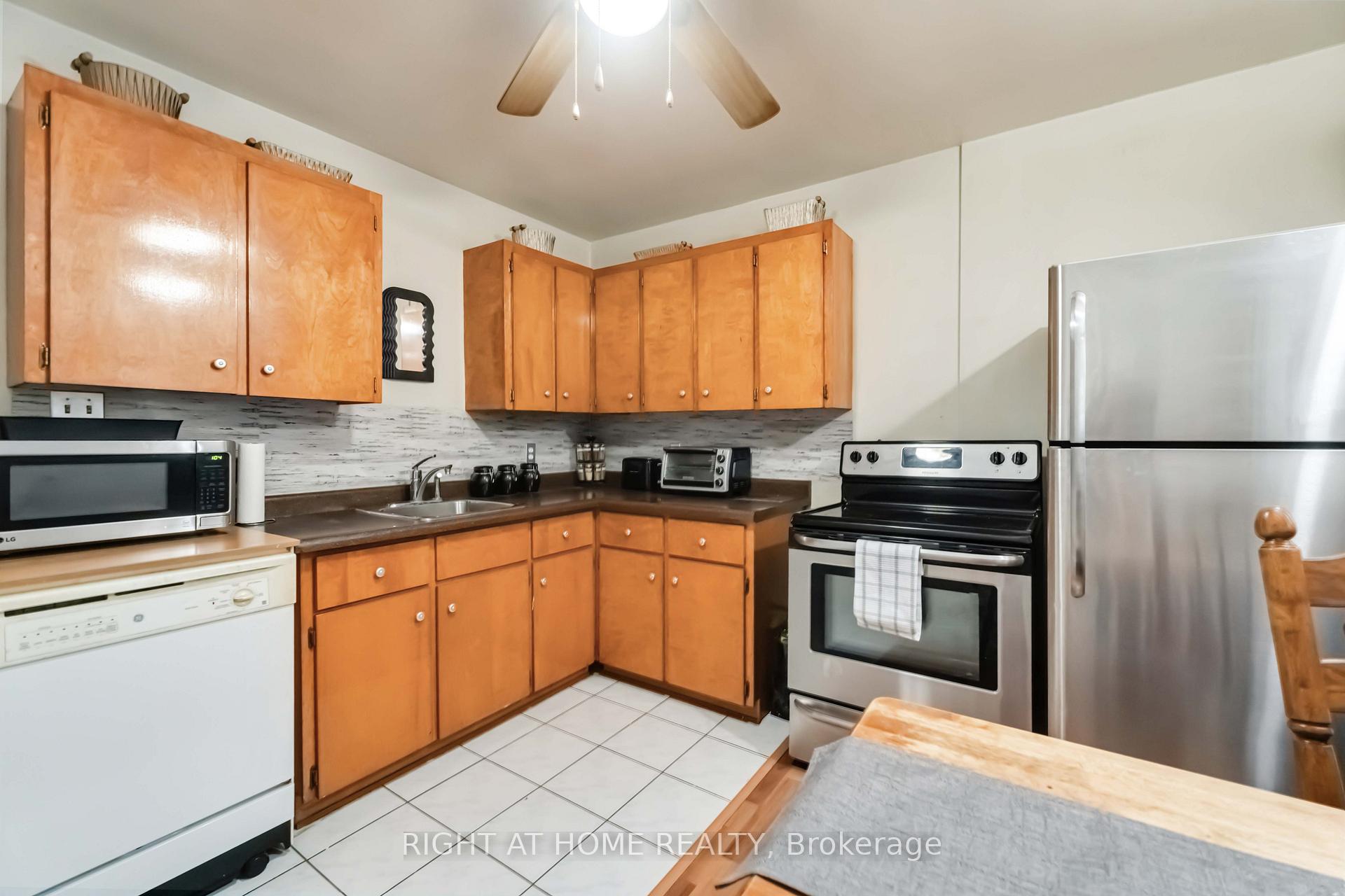 Photo 13 of 14 Huxley Avenue S, Hamilton, Crown Point — HOMEH