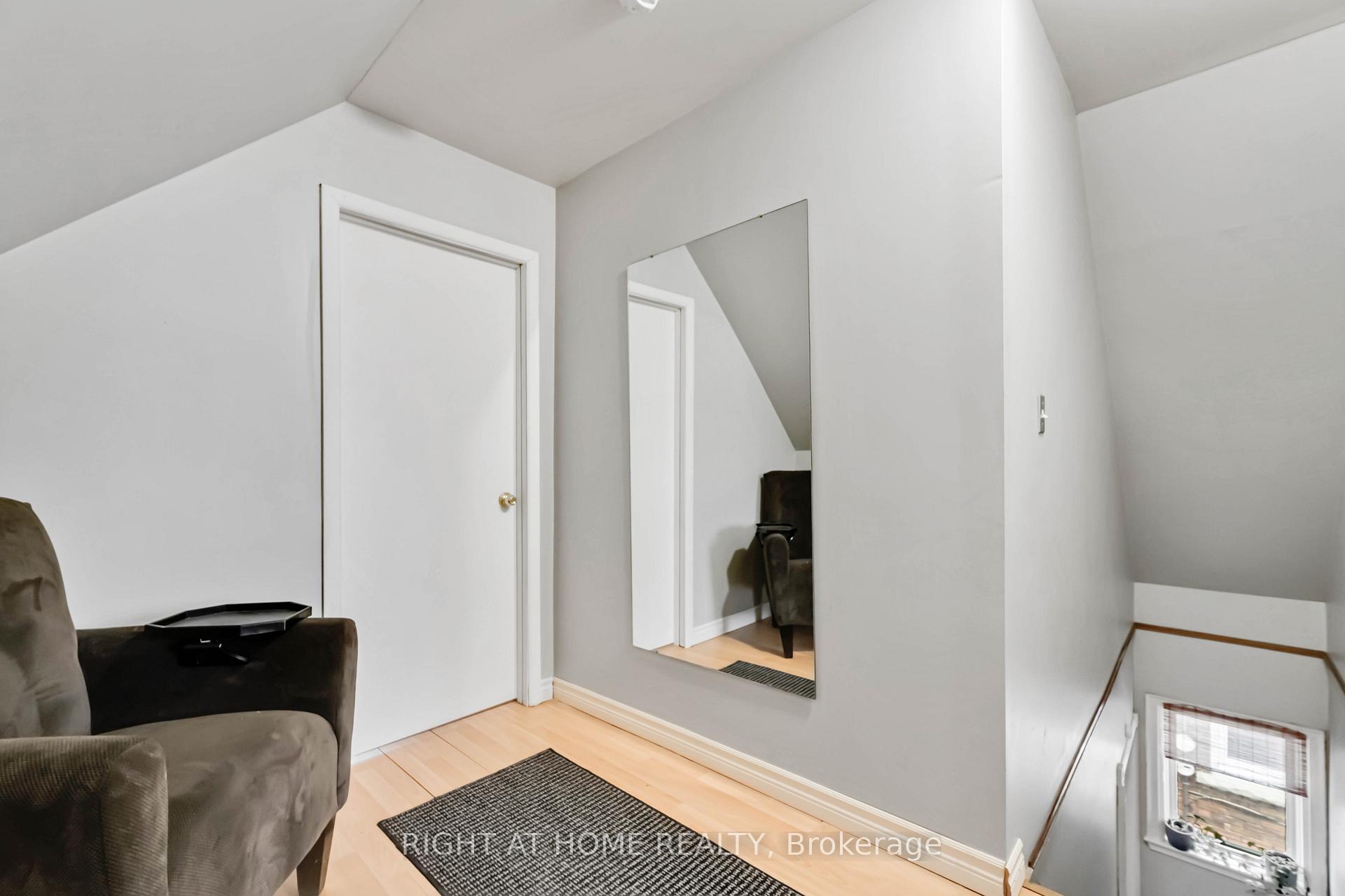 Photo 17 of 14 Huxley Avenue S, Hamilton, Crown Point — HOMEH