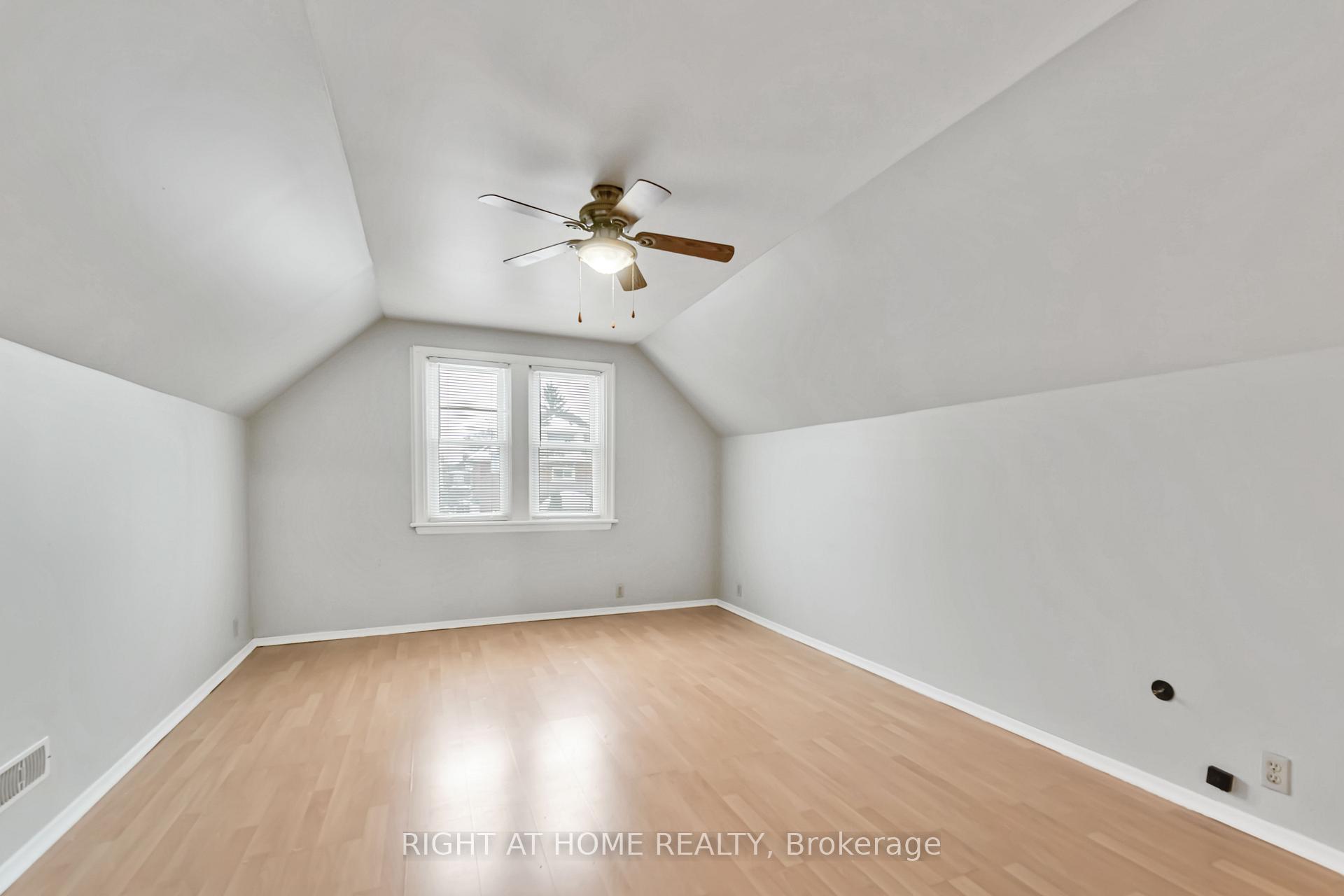 Photo 18 of 14 Huxley Avenue S, Hamilton, Crown Point — HOMEH