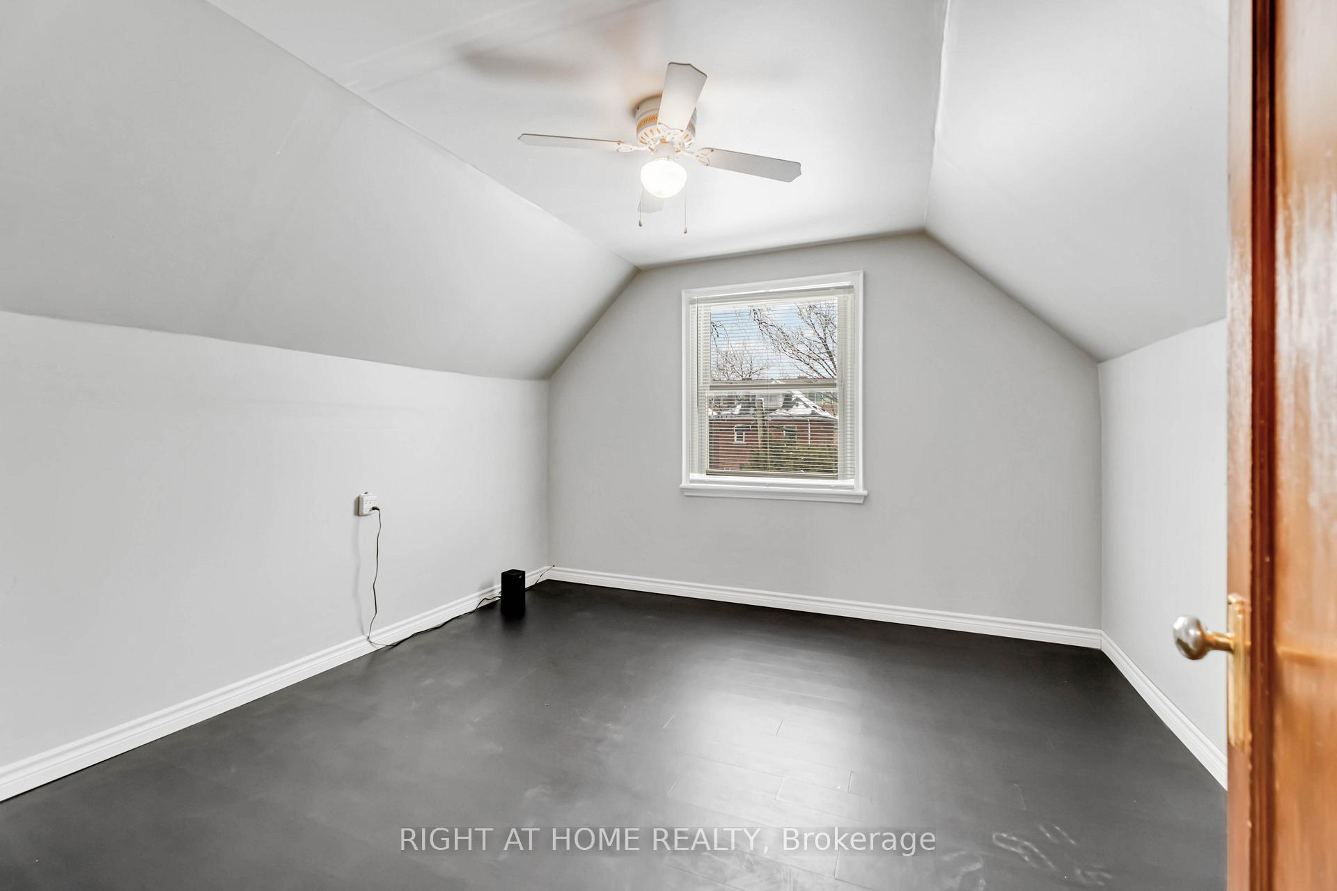 Photo 20 of 14 Huxley Avenue S, Hamilton, Crown Point — HOMEH