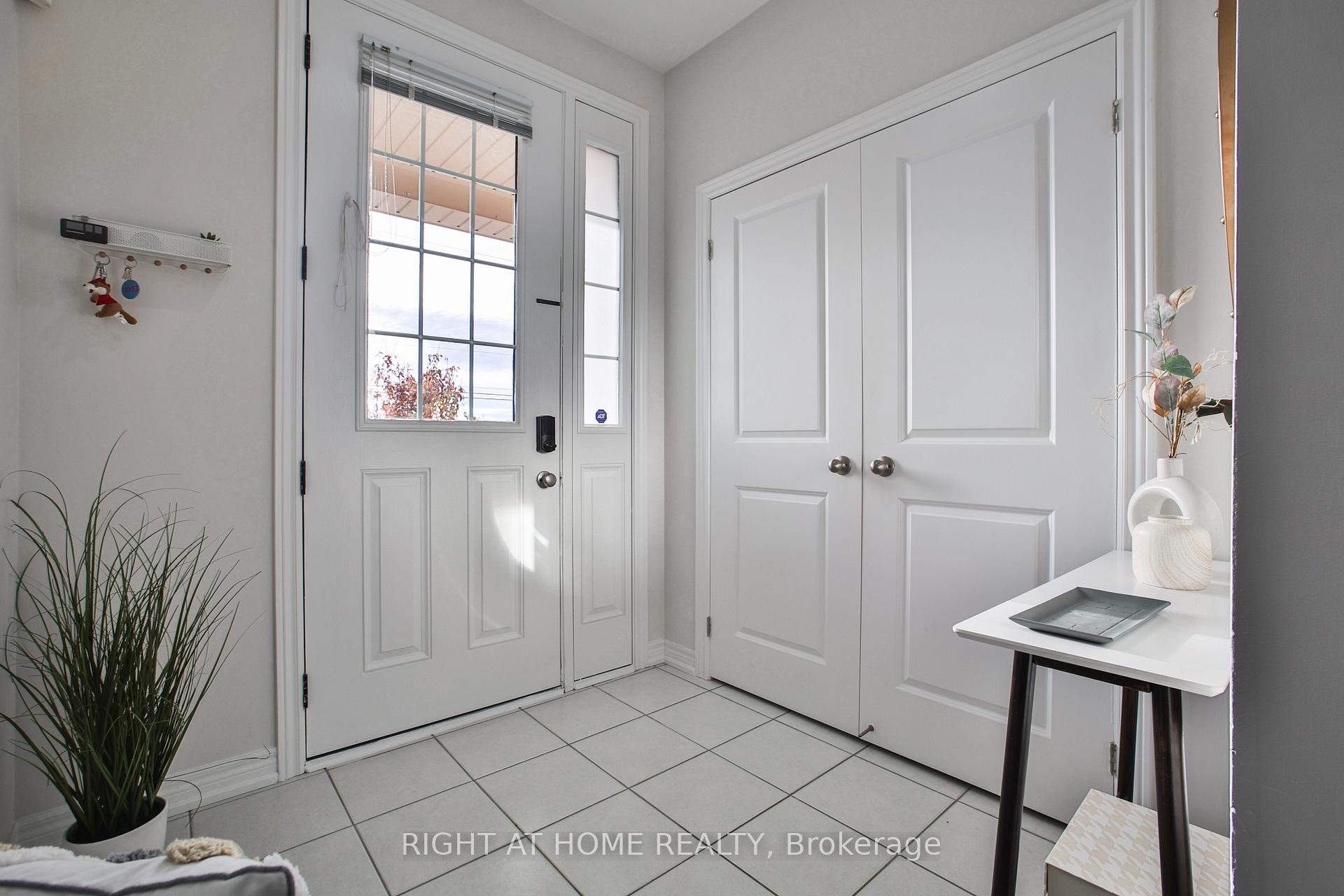 Photo 3 of 37 Ivor Crescent, Brampton, Northwest Brampton — HOMEH