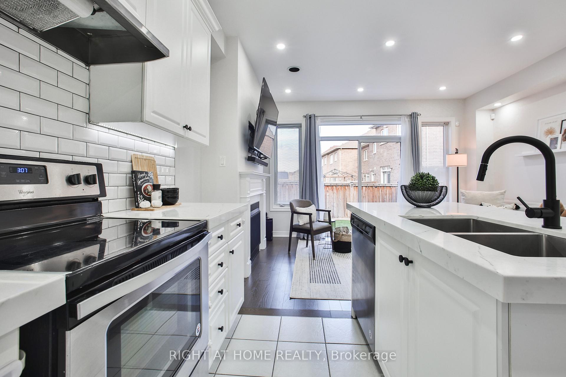Photo 6 of 37 Ivor Crescent, Brampton, Northwest Brampton — HOMEH