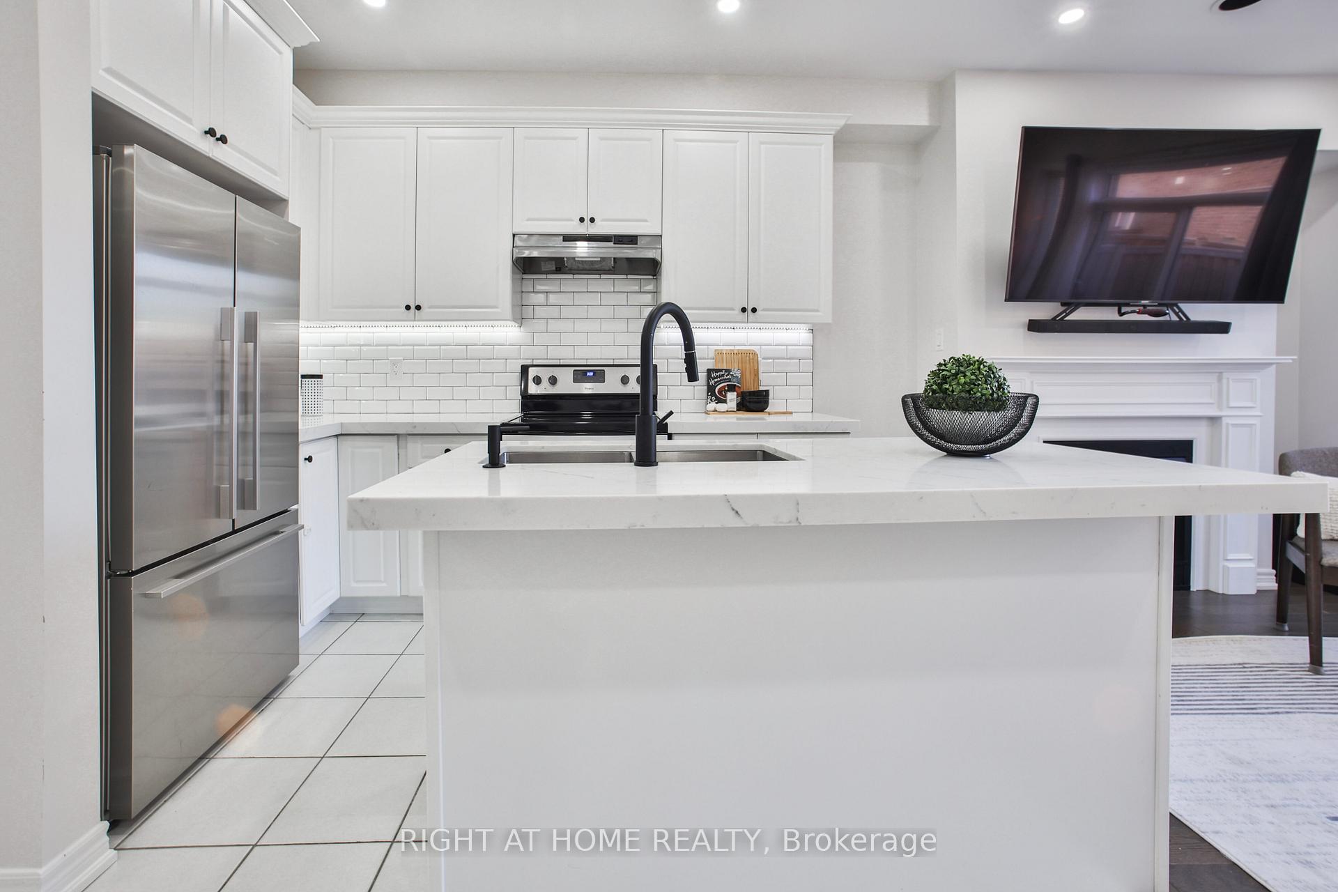 Photo 7 of 37 Ivor Crescent, Brampton, Northwest Brampton — HOMEH