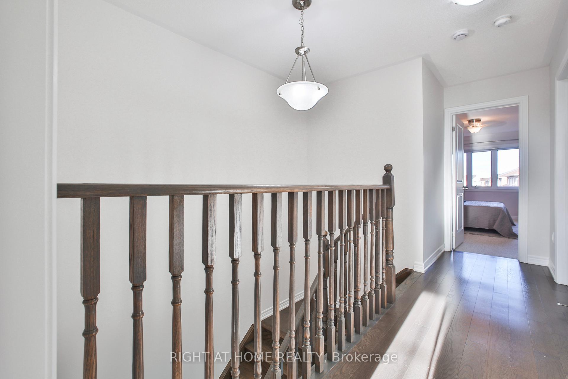 Photo 10 of 37 Ivor Crescent, Brampton, Northwest Brampton — HOMEH