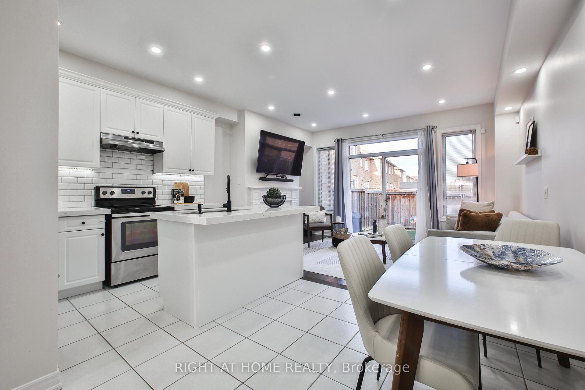 Photo 13 of 37 Ivor Crescent, Brampton, Northwest Brampton — HOMEH