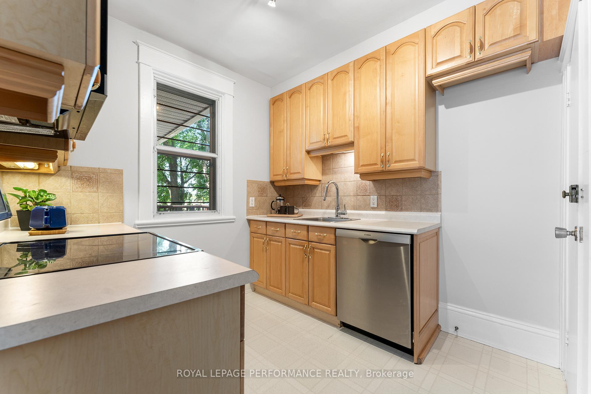 Photo 9 of 456 Melbourne Avenue, Ottawa, McKellar/Highland — HOMEH