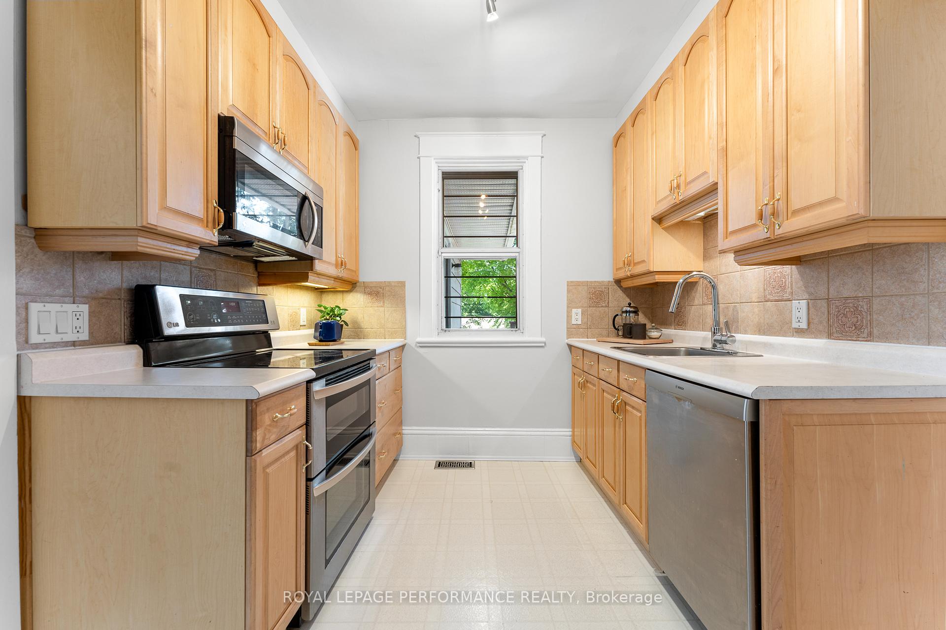 Photo 10 of 456 Melbourne Avenue, Ottawa, McKellar/Highland — HOMEH